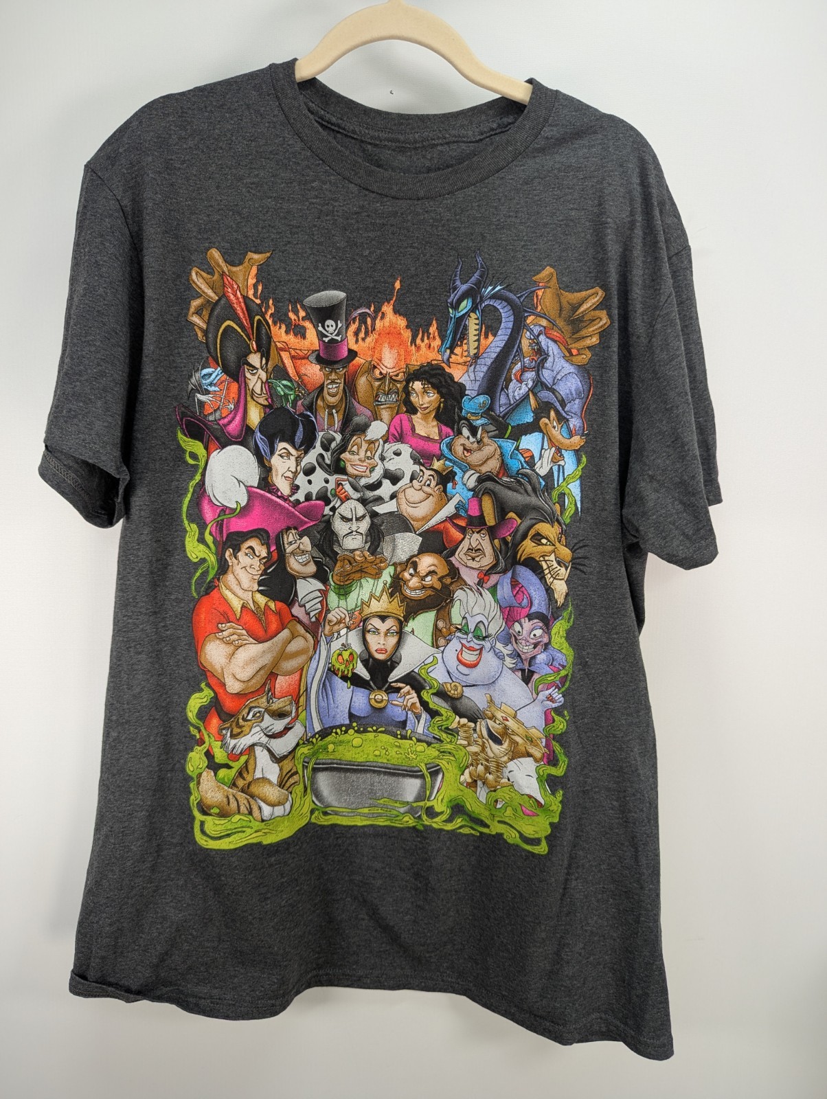 Disney Villains Officially Licensed Vtg Style Large Dark Gray Graphic T-shirt