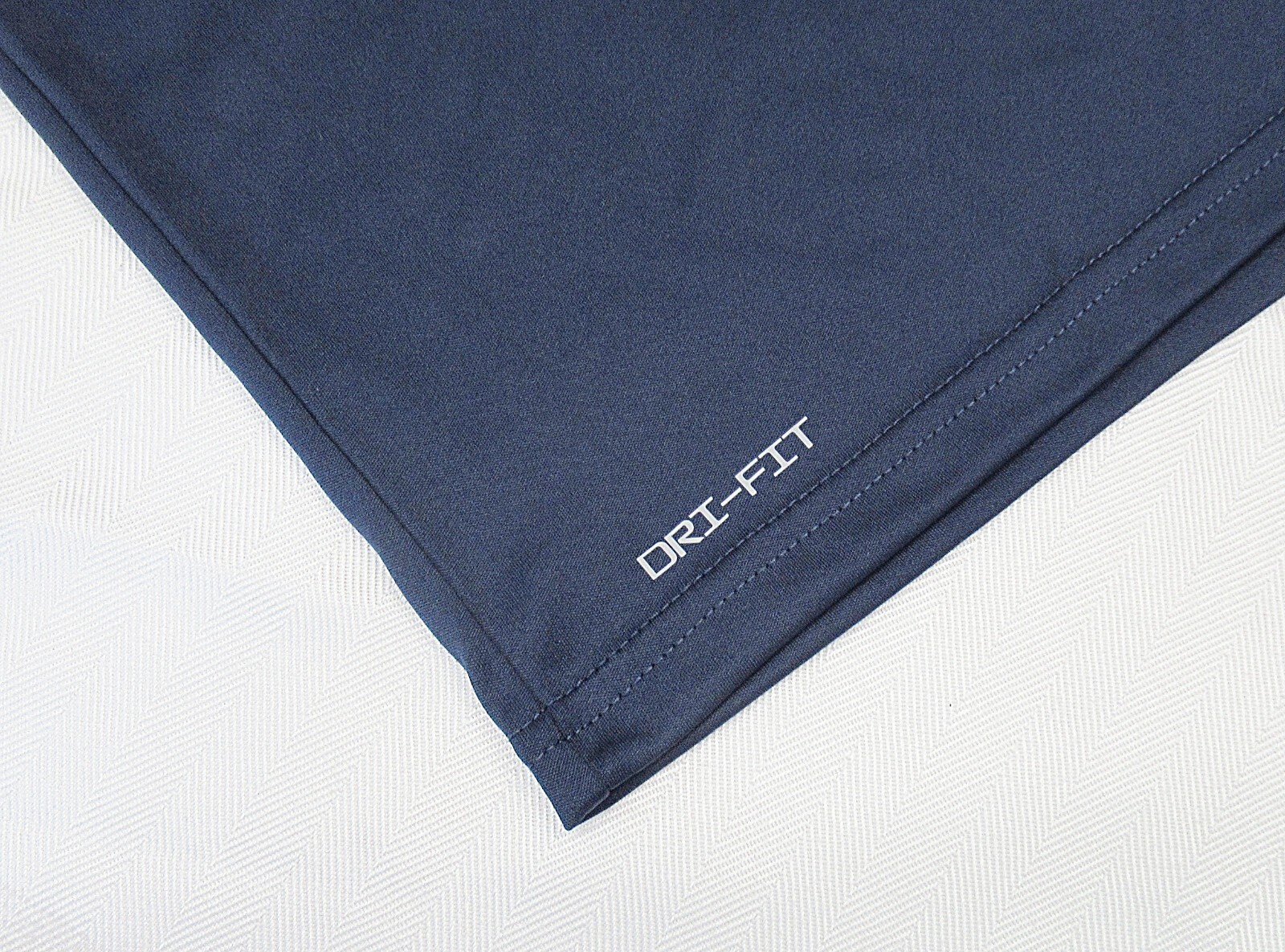 Nike Men's Hydroguard Dri-FIT Stretch UPF 40+ Guard Swim Top Size M Navy NWT gallery