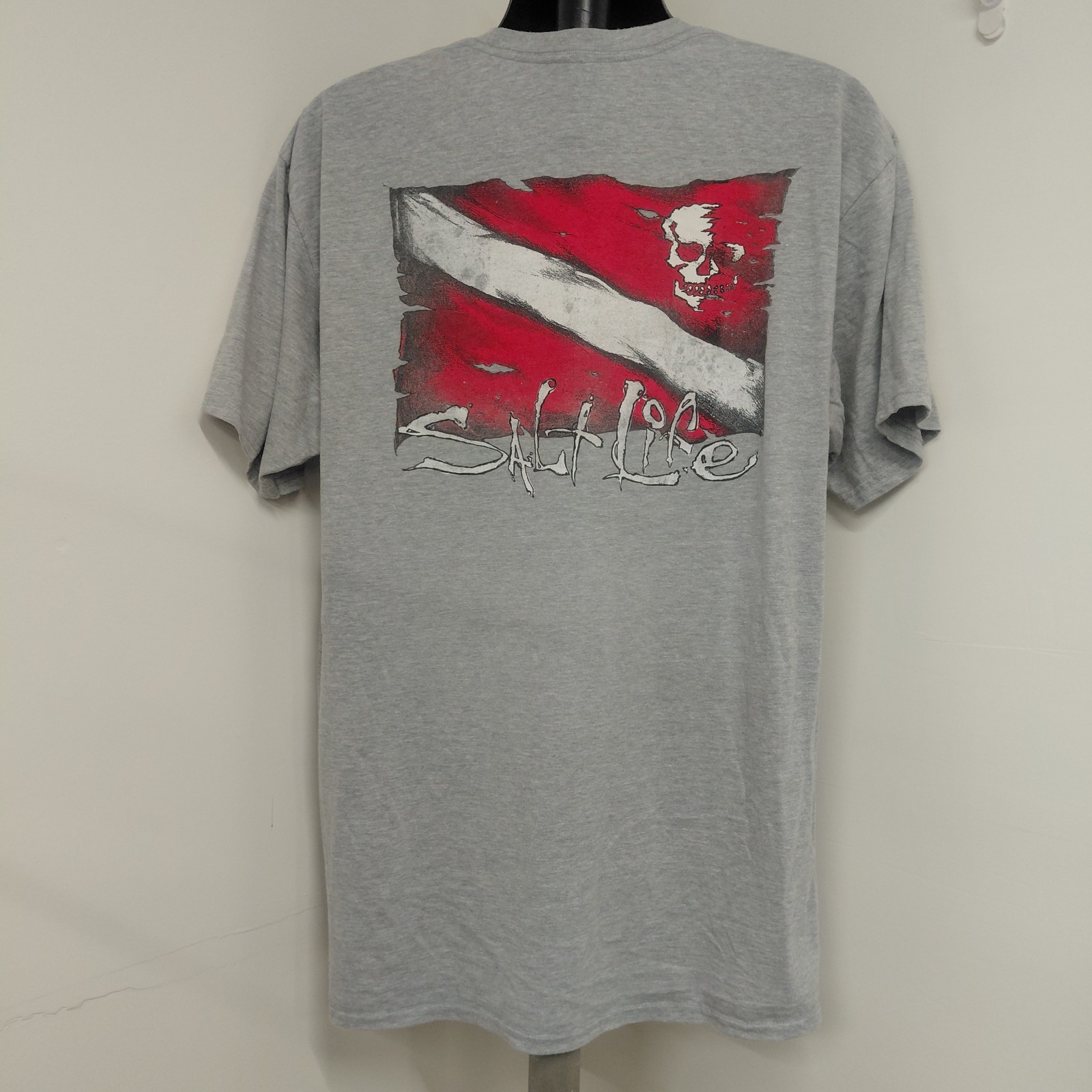 Salt Life Dive Flag Tshirt Men's Size XL Gray/Red Short Sleeve Skull Crewneck... gallery