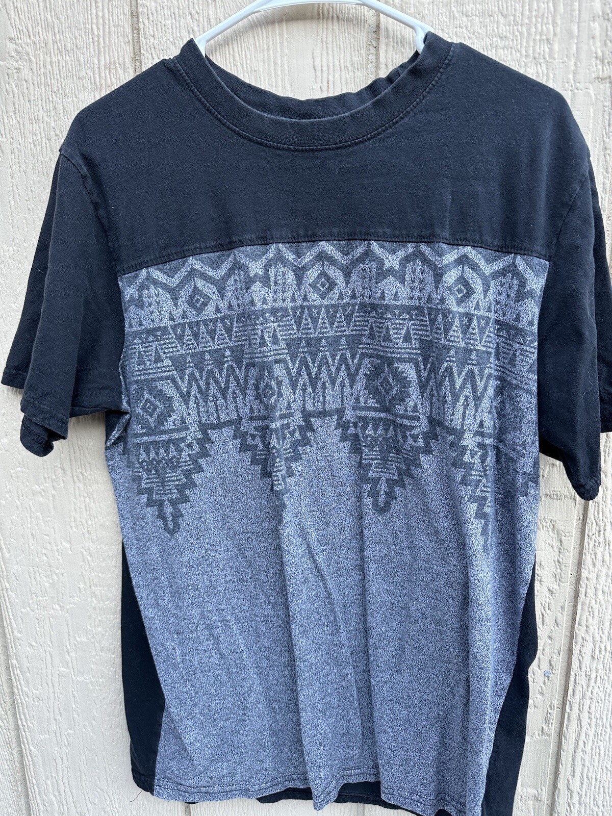 Vintage South Pole Men’s T-Shirt Size L Unique Pattern Black Color Two Tone