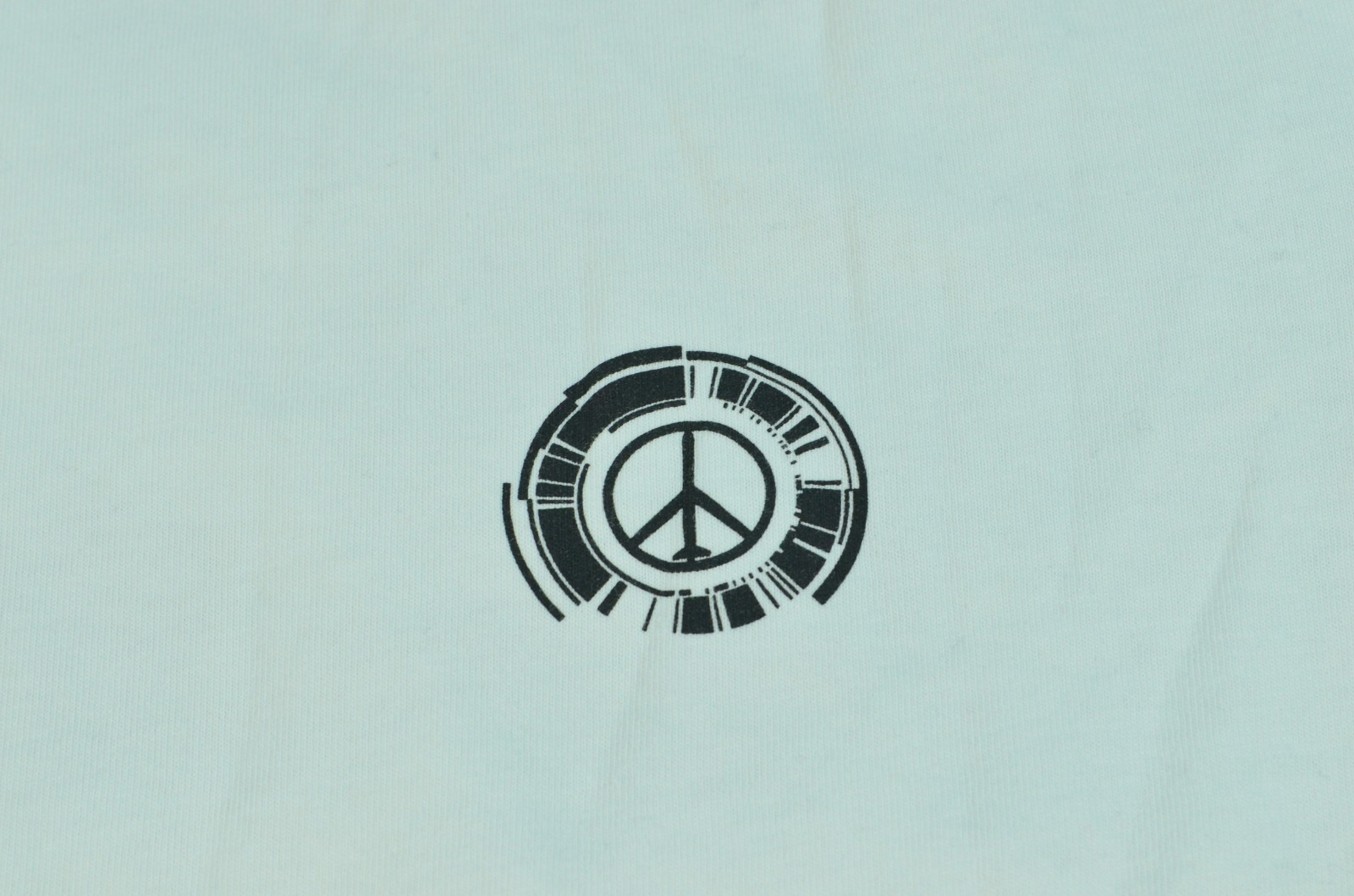 Uniqlo Rare Archive Metal Gear Solid White Video Game Shirt Peace Walker Medium gallery
