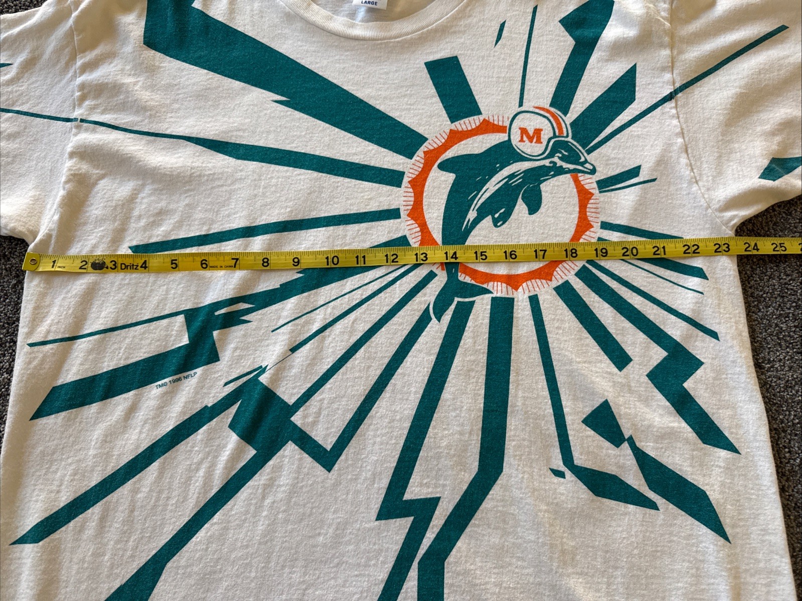 VTG 1996 STARTER Miami Dolphins T-Shirt Size Large Collision Shock Wave NFL Rare gallery