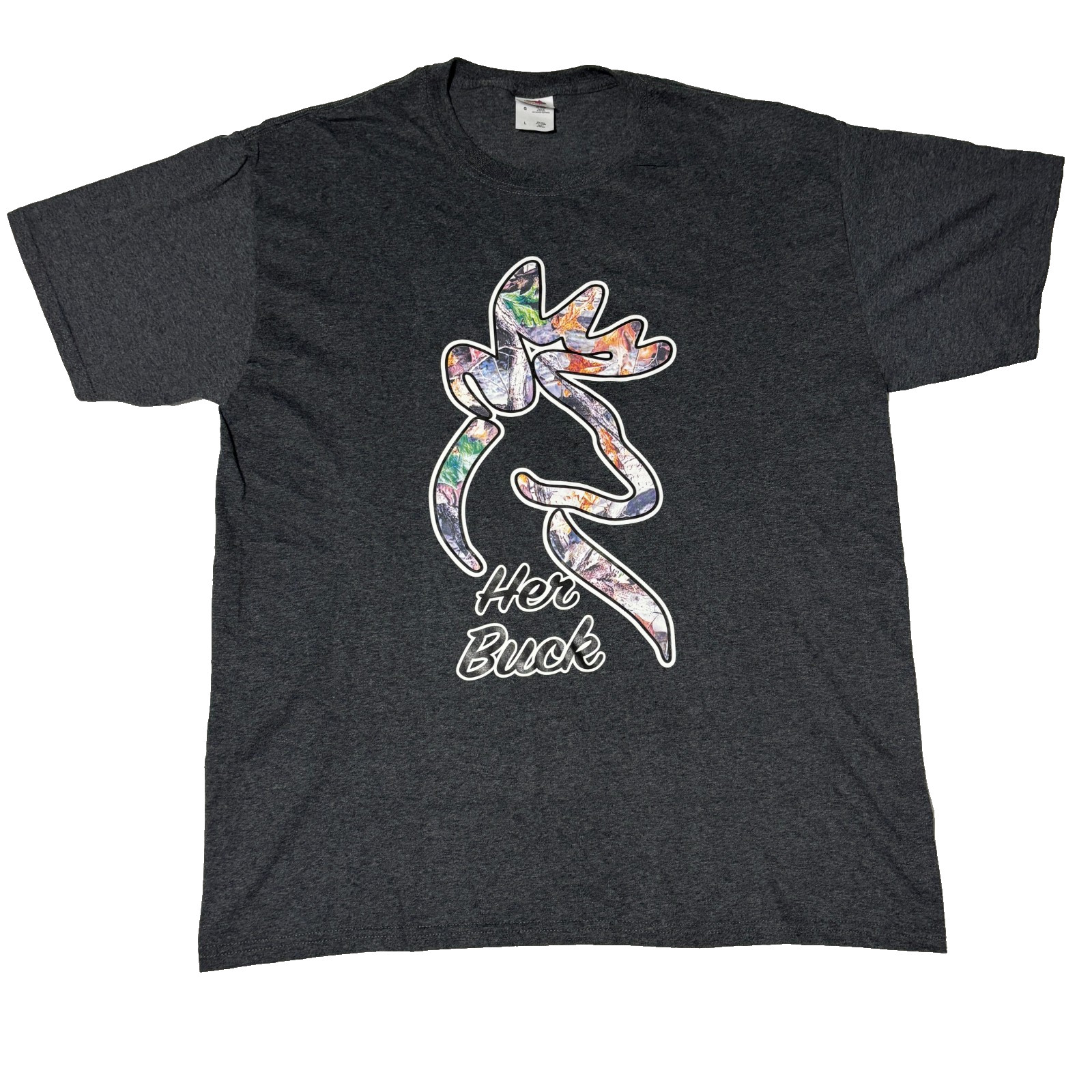 Her Buck Graphic T-Shirt Size L Dark Gray Camo Deer Buck Hunt Outdoor Nature gallery