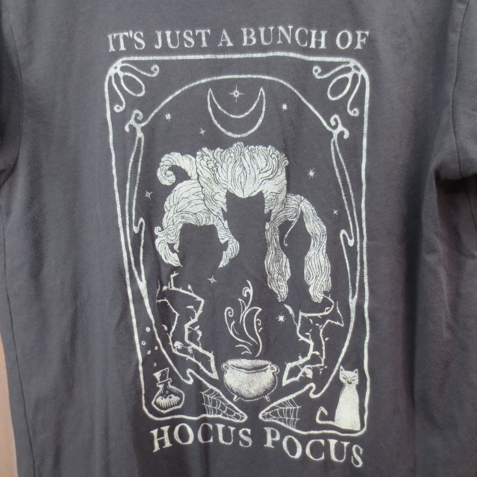Hocus Pocus Gray Graphic It's Just a Bunch Of Hocus Pocus Men's Shirt Size M gallery