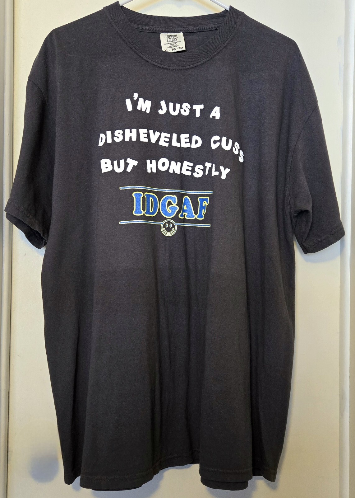 Gildan Classic Men's T-Shirt, With Graphics, XL - Gray, 100% Cotton PREOWNED gallery