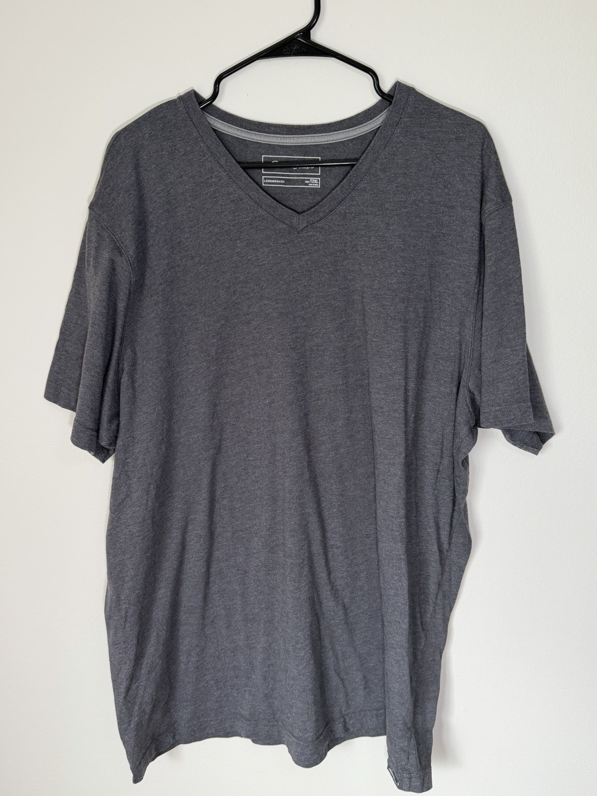 Eddie Bauer Men 2XL Gray Solid V-Neck Short Sleeve T-Shirt gallery