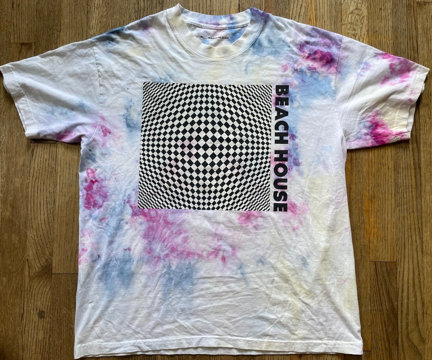 Beach House Band 7 Op Art Maison De Plage Tie-Dyed Band Tee, Men’s XL, Dream Pop gallery