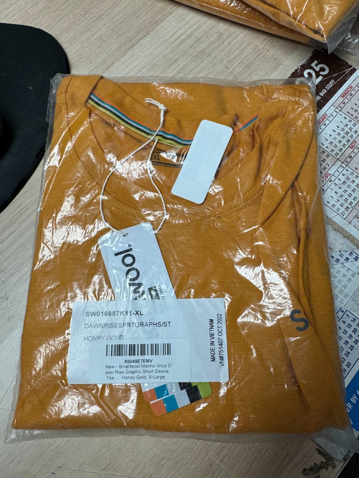 Smartwool Merino Wool Dawn Rise Graphic Short Sleeve Tee in Honey Gold XL gallery