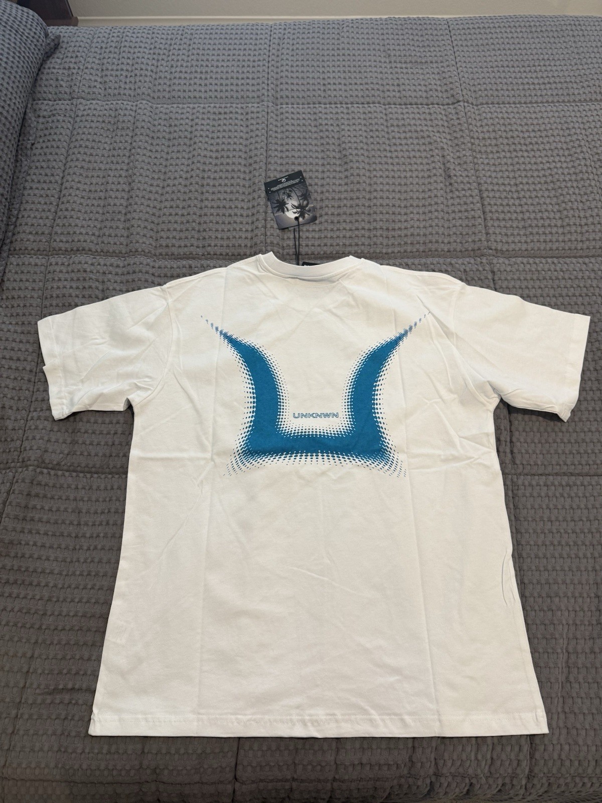 UNKNWN T-Shirt (LeBron James Brand) – Men’s Size L gallery