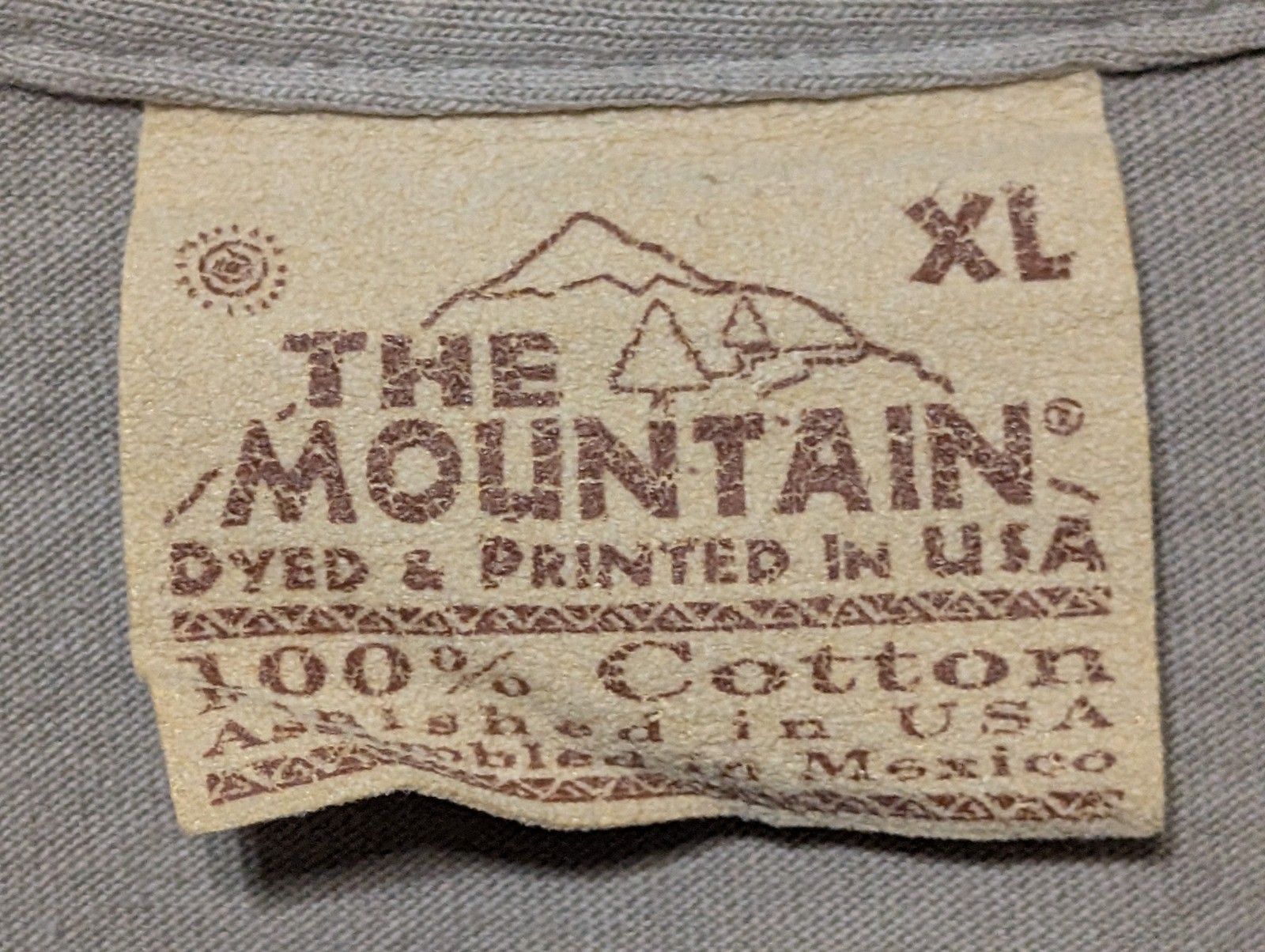 The Mountain Mens T-Shirt Vintage Beige Pull My Finger Leather Tag XL #5041 gallery