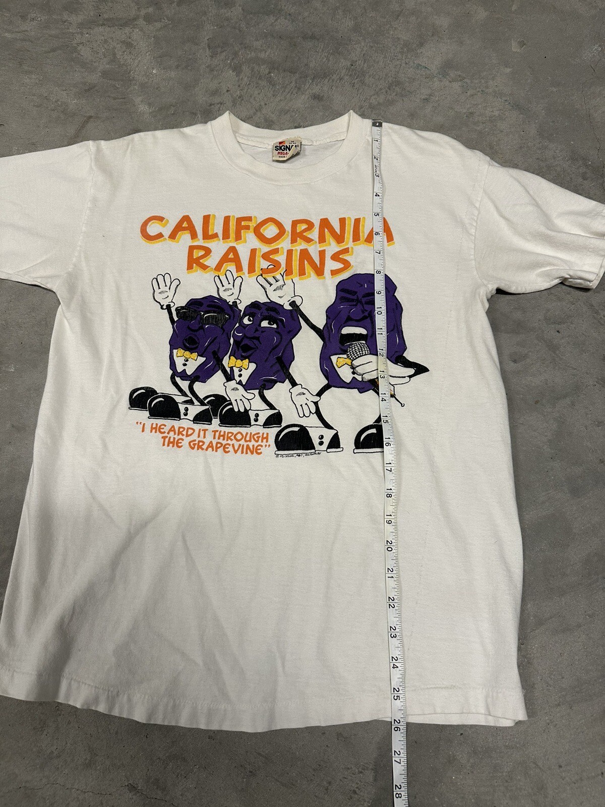 VTG 80s California Raisins Shirt Size M “I Heard It Through The Grapevine” gallery