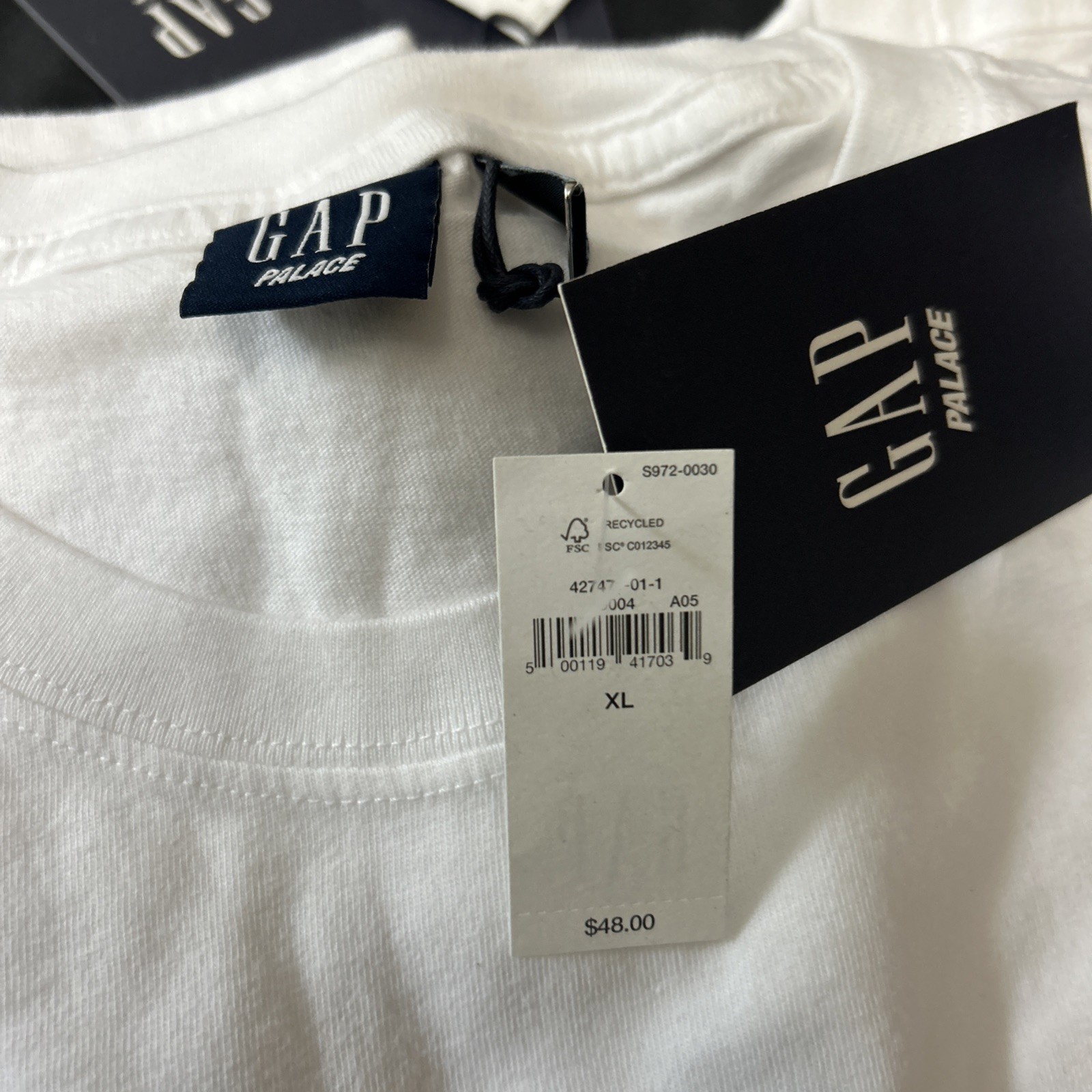 Palace x Gap NWT Men's Size XL White T-Shirt 100% Cotton gallery