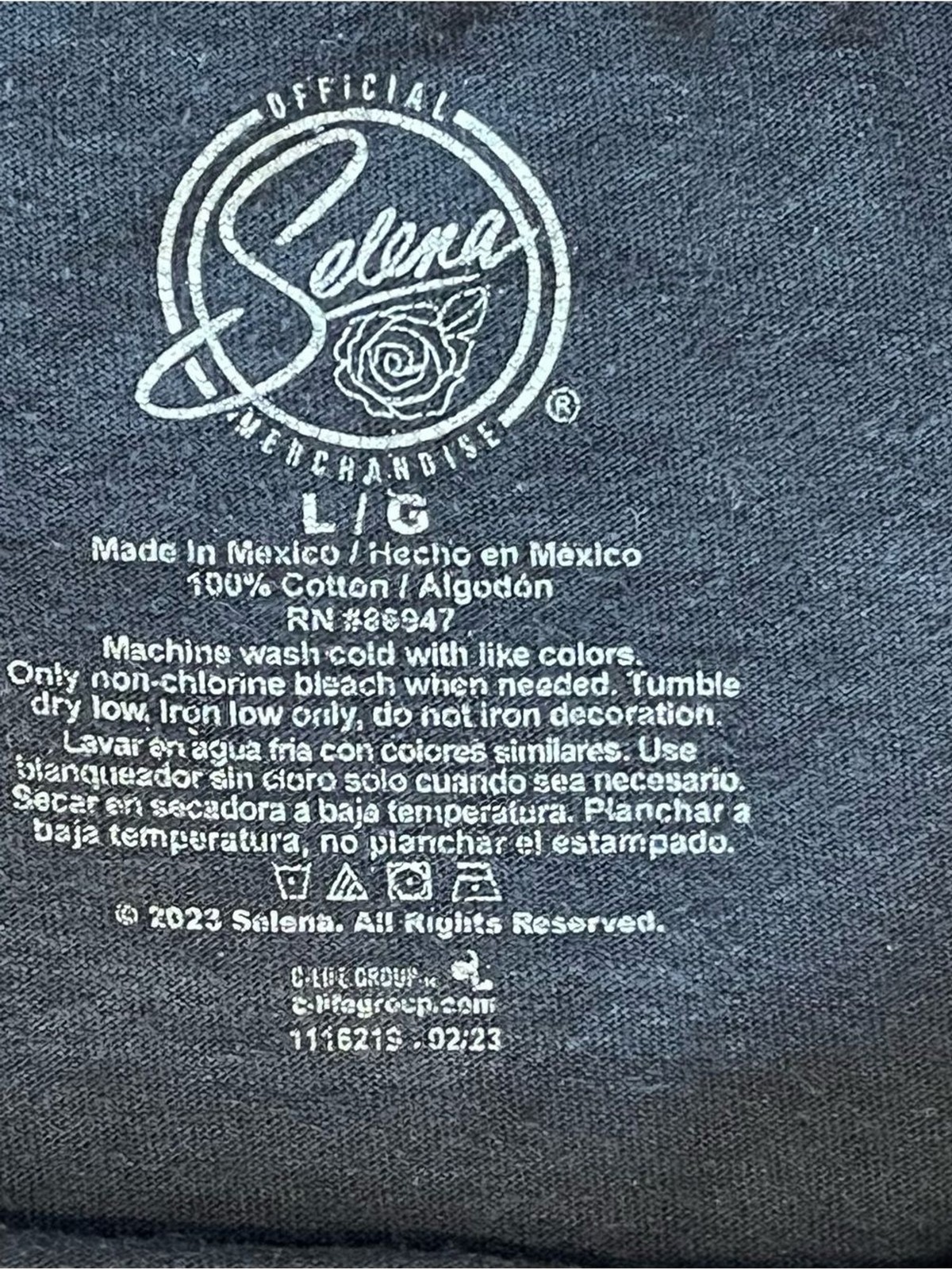 Official Selena Quintanilla Graphic T-Shirt Black/Red Gothic Font Large Unisex gallery