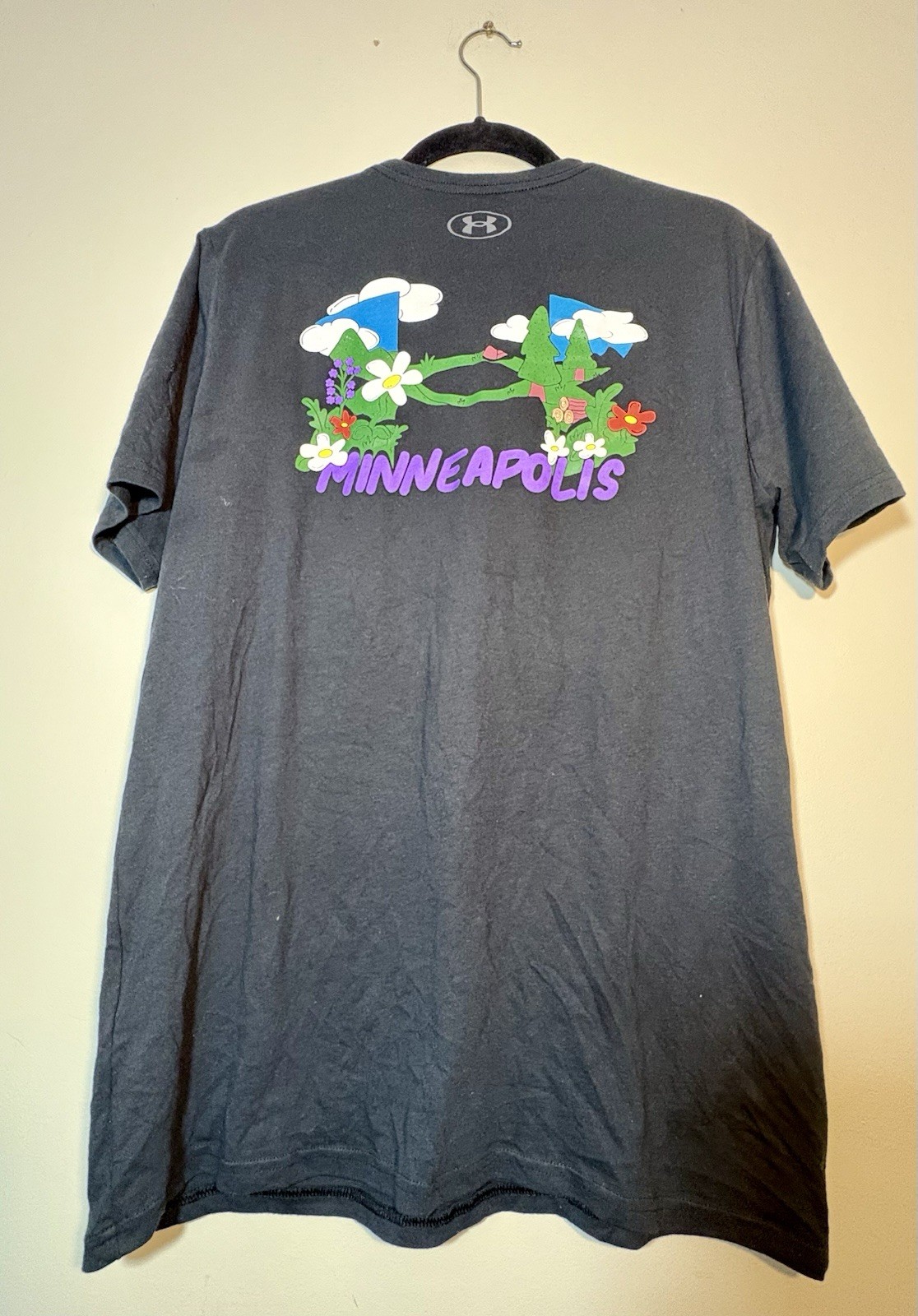Under Armour Men’s Large Navy Short Sleeve T-Shirt Floral Chest Logo Minneapolis gallery