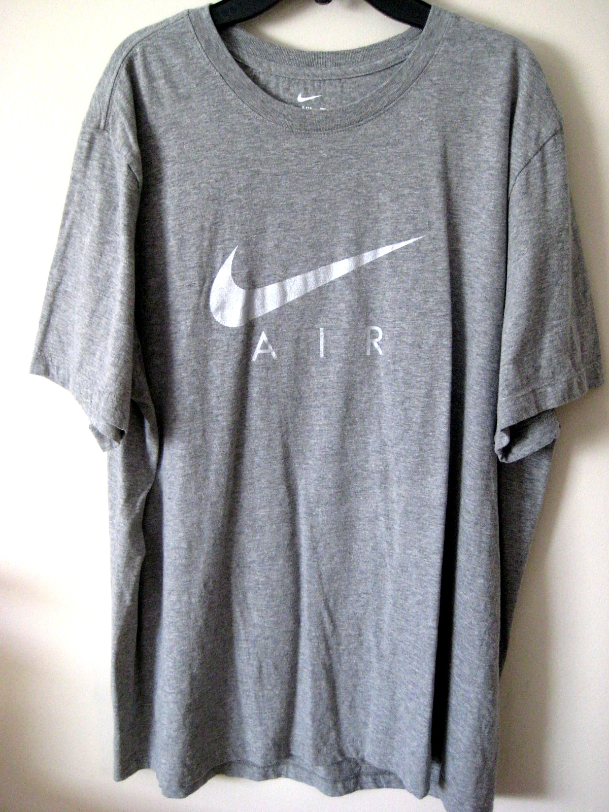 EUC- The Nike Tee AIR Men's Gray XL T-Shirt; 80% Cotton & 20% Polyester Blend gallery