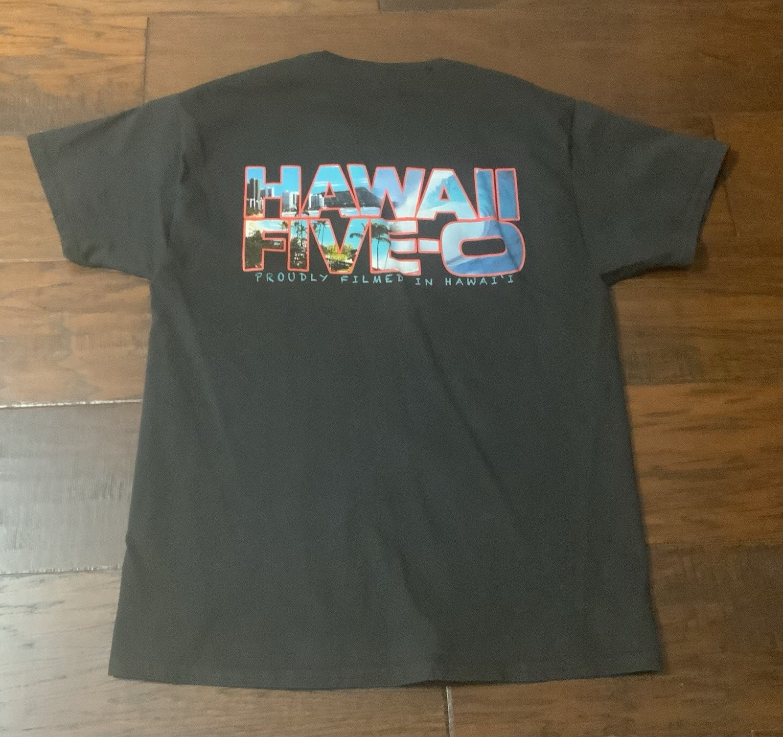 Hawaii Five-O Film Crew Men’s Black TShirt Size Large Length 29.5” gallery