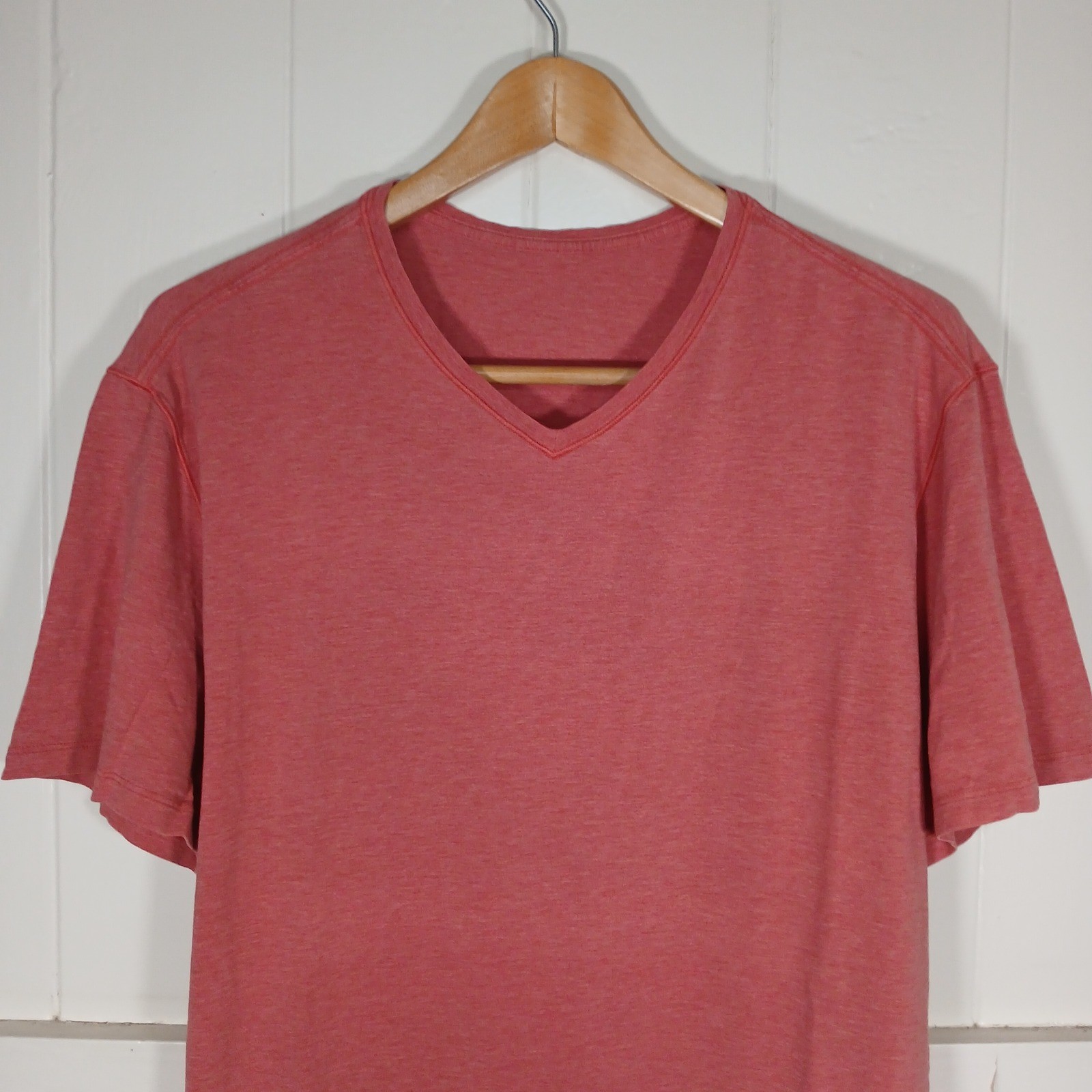 Lululemon V-Neck T-Shirt Mens XL Coral Heathered Short Sleeve Activewear gallery
