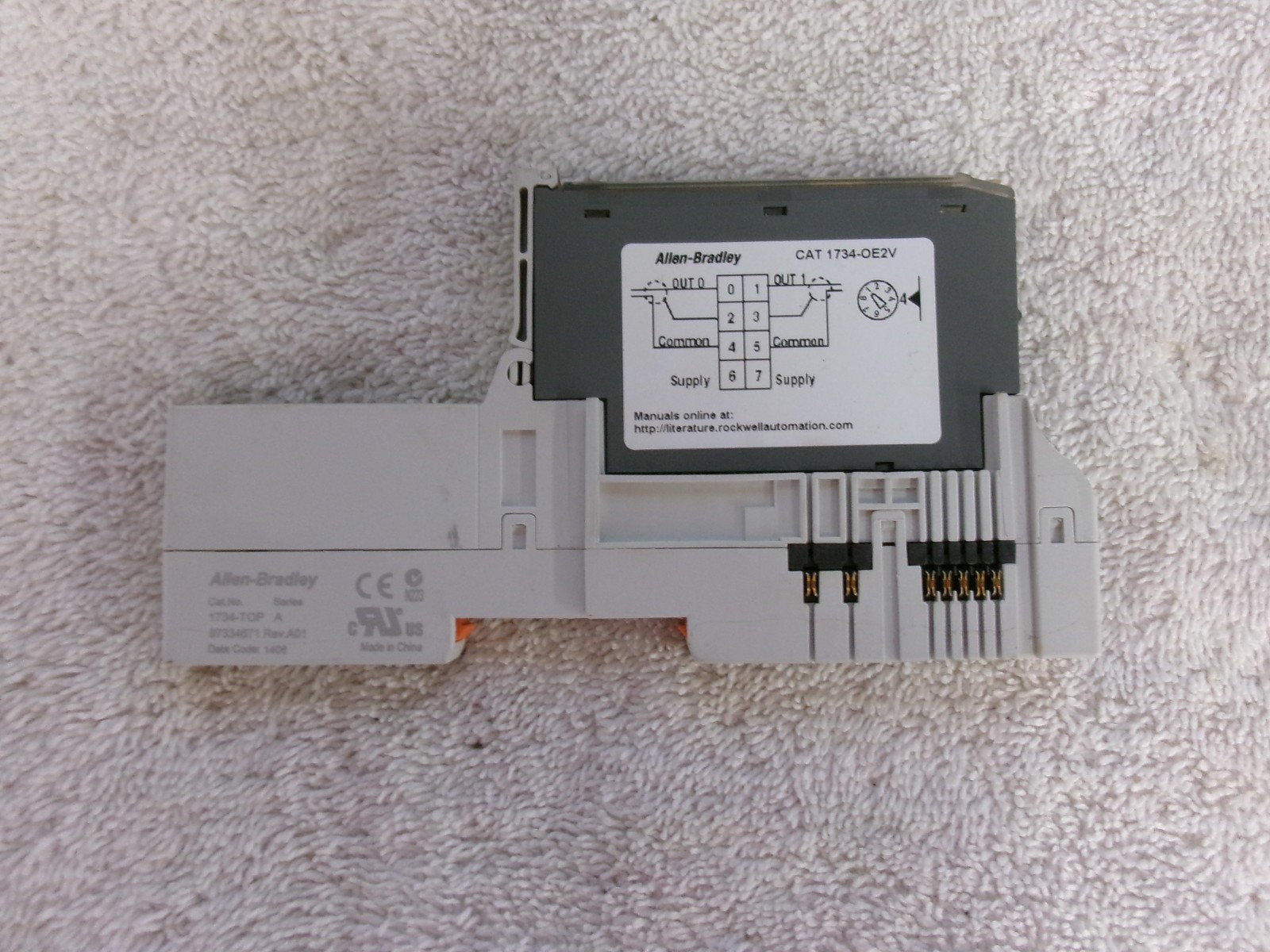 Allen Bradley Analog Output Module with Base 1734-TOP         1734-OE2V    0E2V
