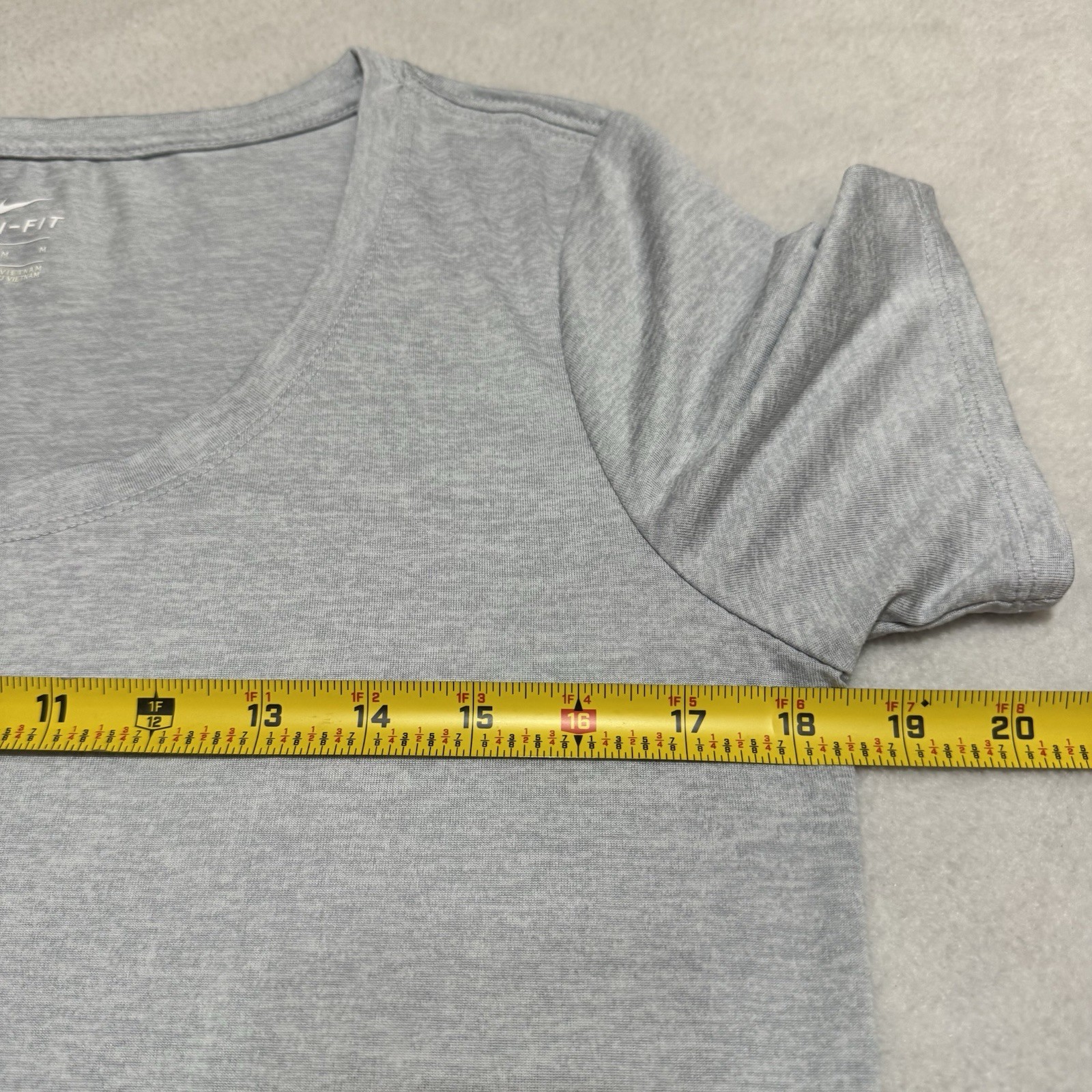 Nike Dri-FIT Women’s Scoop Neck T-Shirt Gray MEDIUM Athletic Short Sleeve Tee gallery