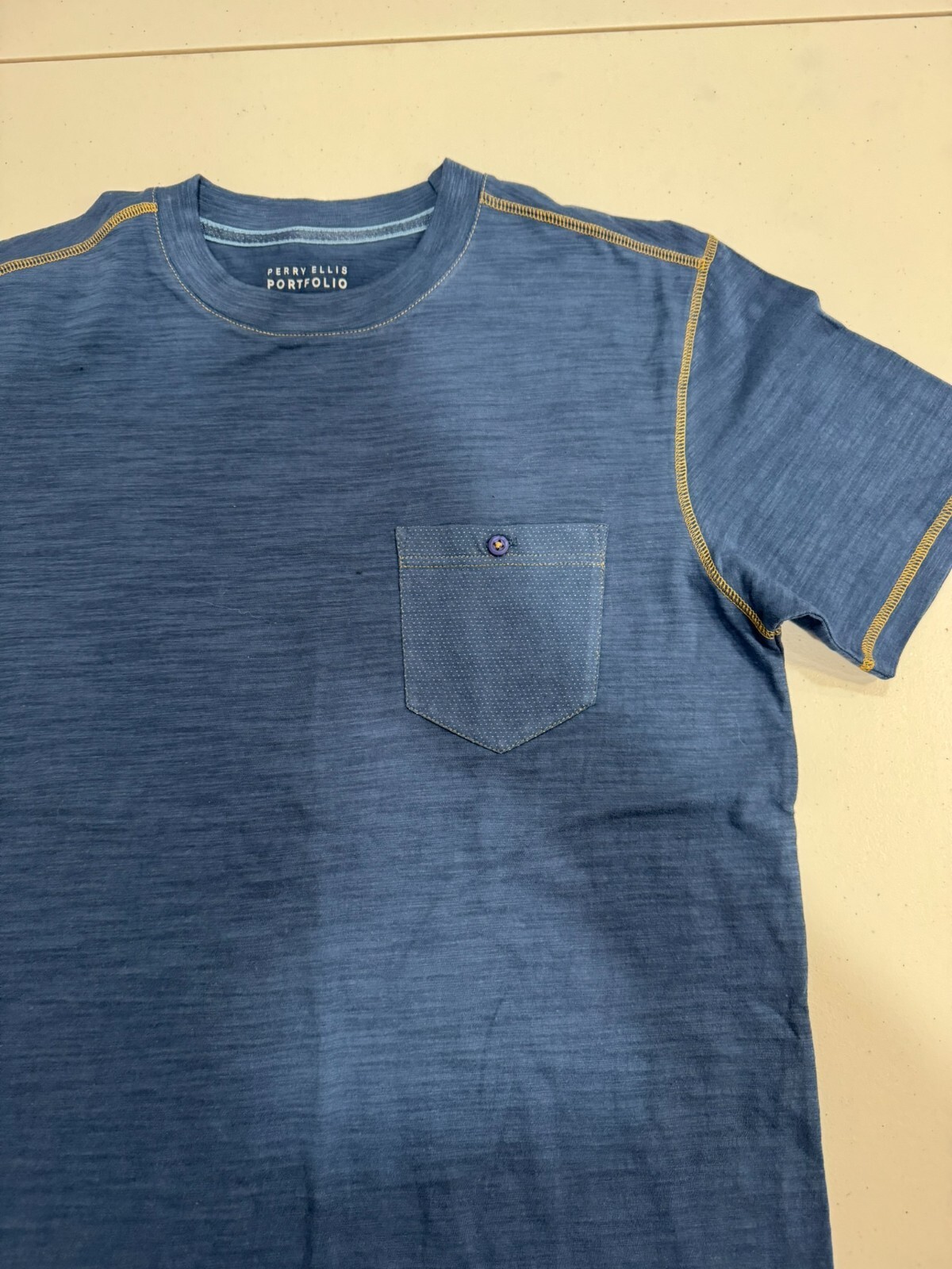 Perry Ellis Portfolio Men Crew Neck Pocket Shirt Medium gallery