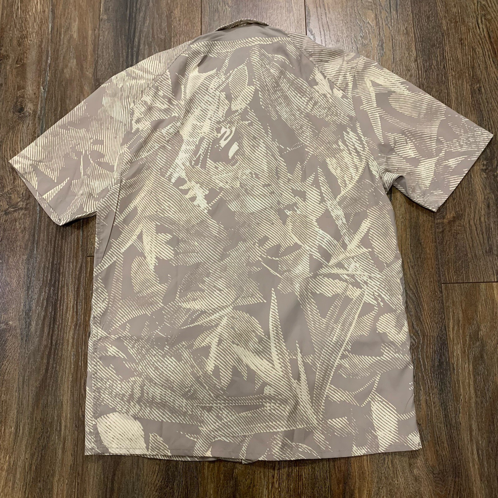 Under Armour Dockside SS Novelty UPF 30 Button Shirt Beige Sand Camo Color Sz M gallery