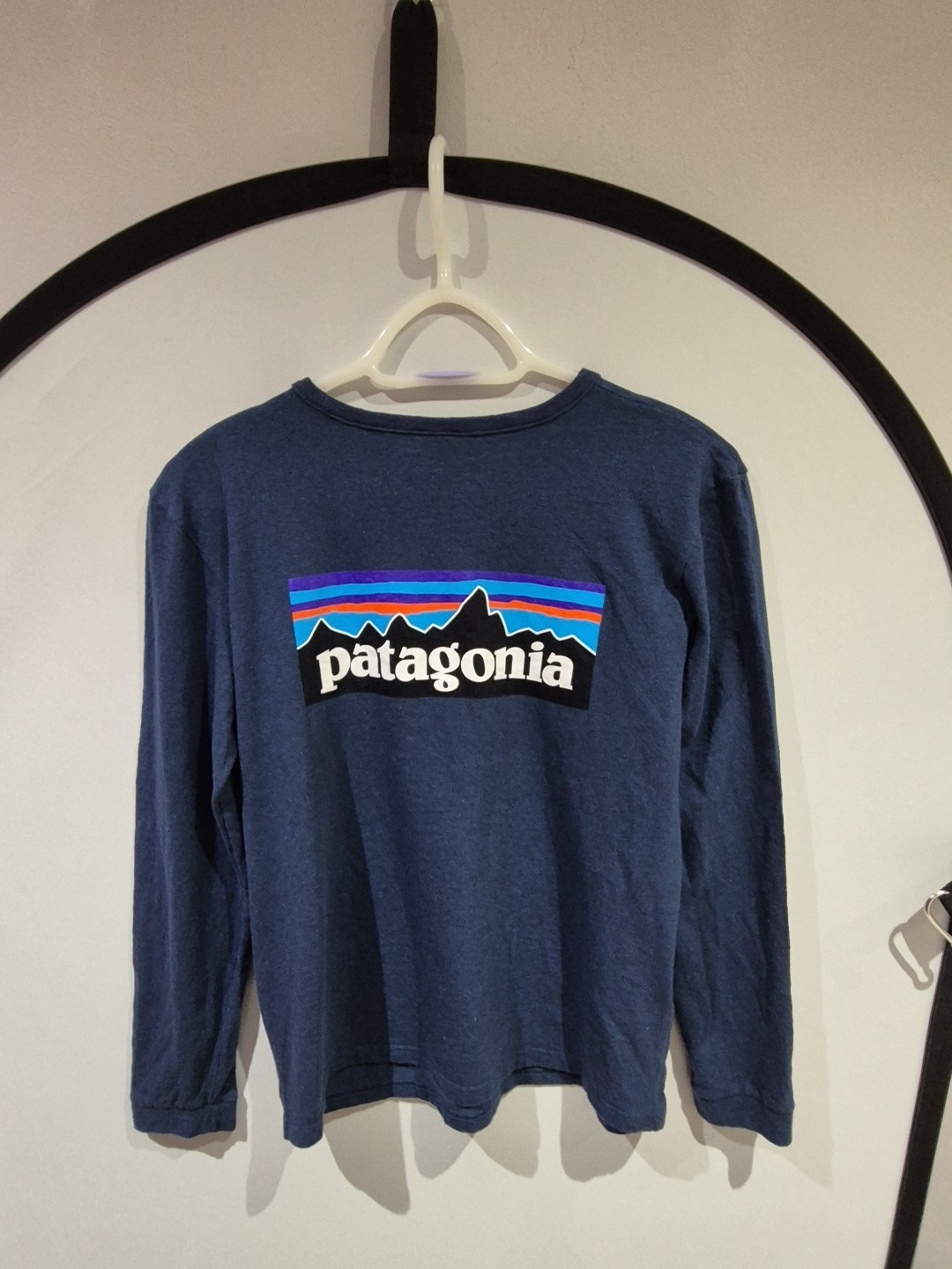 MENS PATAGONIA LONG SLEEVE P-6 LOGO RESPONSIBILI-TEE SIZE SMALL gallery