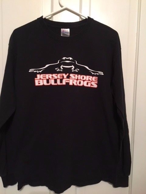 JERSEY SHORE BULL FROGS SIZE MEDIUM BLACK LONG SLEEVED T-SHIRT gallery