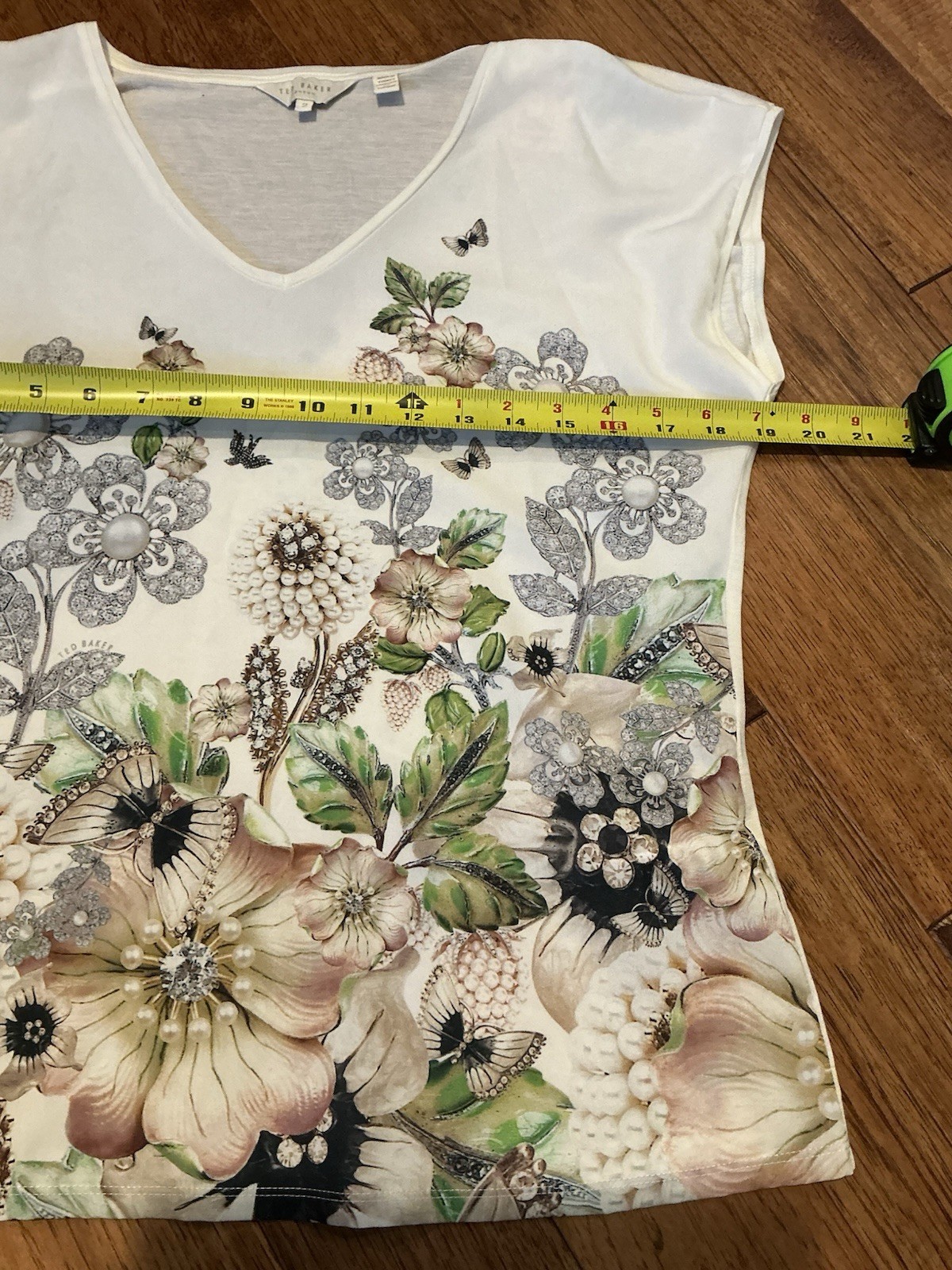 Ted Baker London Gem Garden Floral Fitted Tee Shirt Ivory Woman's Size 2, Small gallery