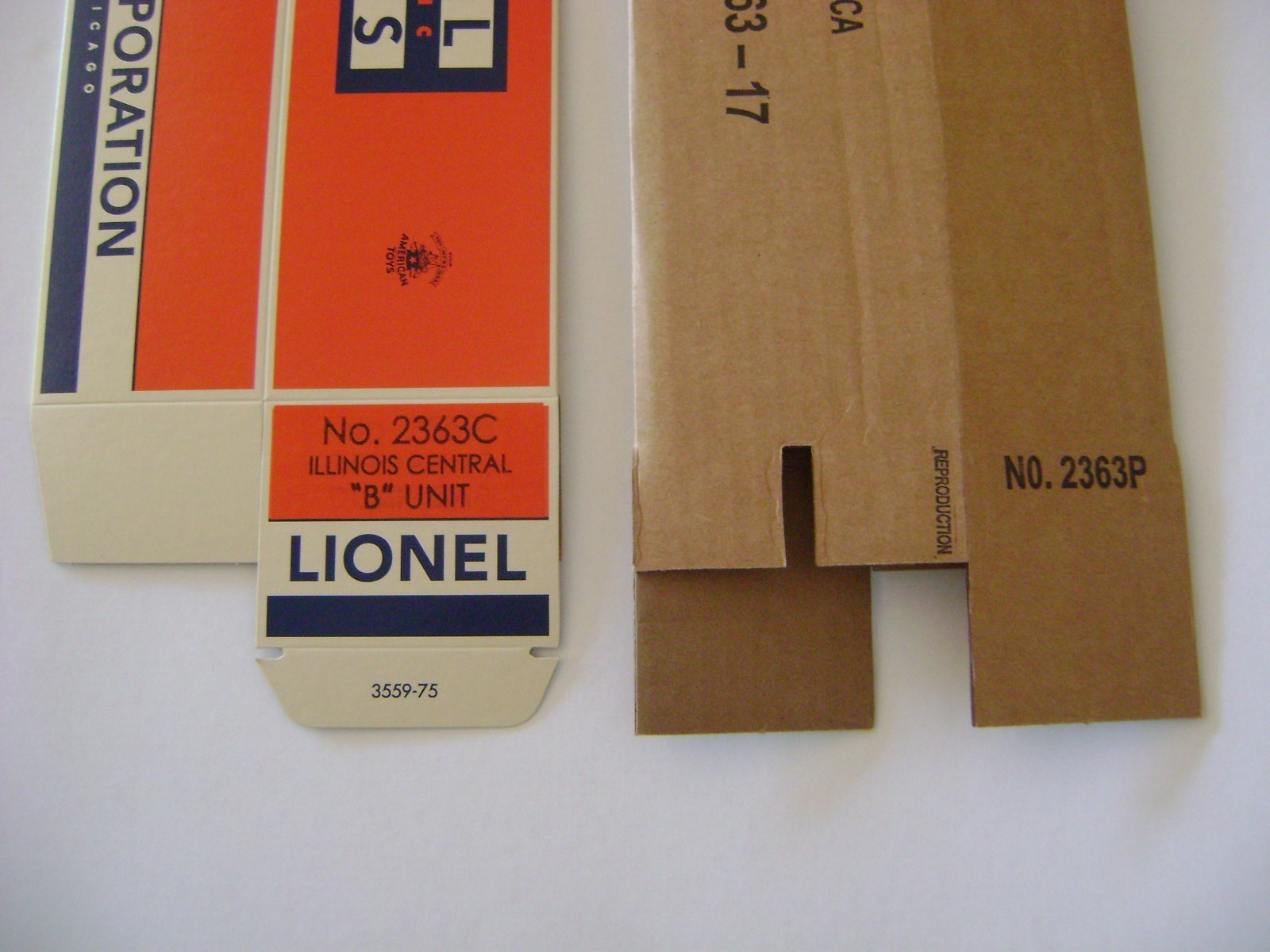 Lionel 2363 Illinois Central F3   AB Boxes (set of two-with one insert)