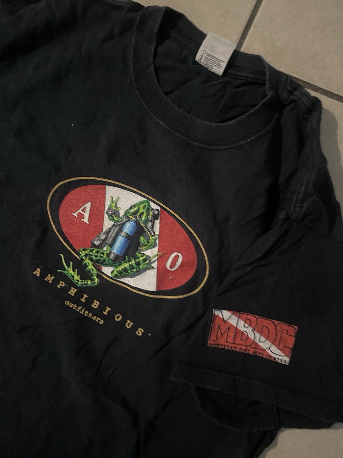 Amphibious Outfitters Vtg 3D Diving Frog Spear Fishing Diver Aquatic T Shirt XL gallery
