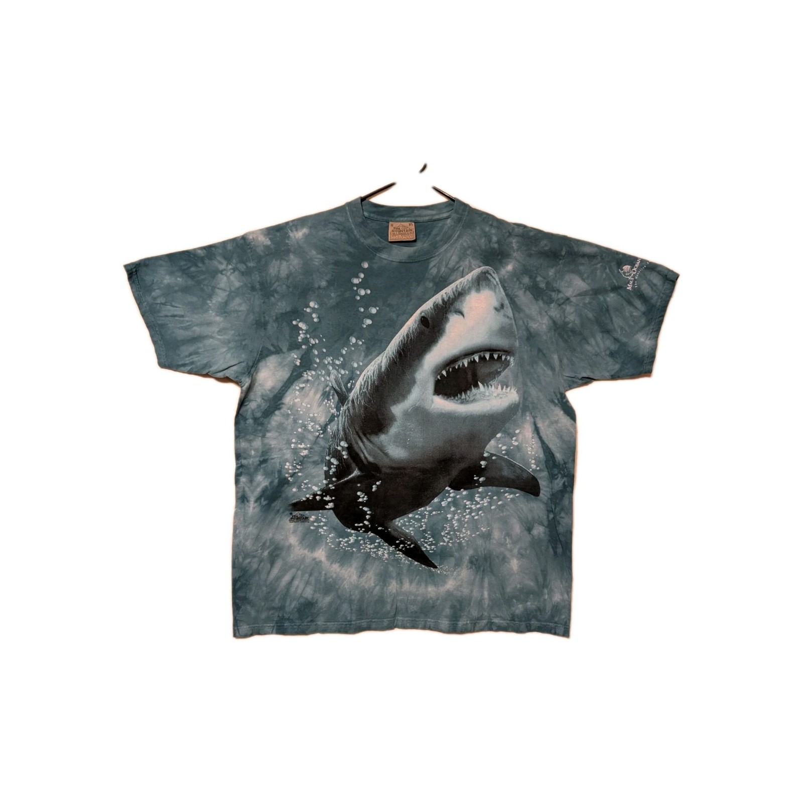 The Mountain Mens T-shirt Vintage 2002 Blue "Shark Attack" Leather Tag XL #6511 gallery