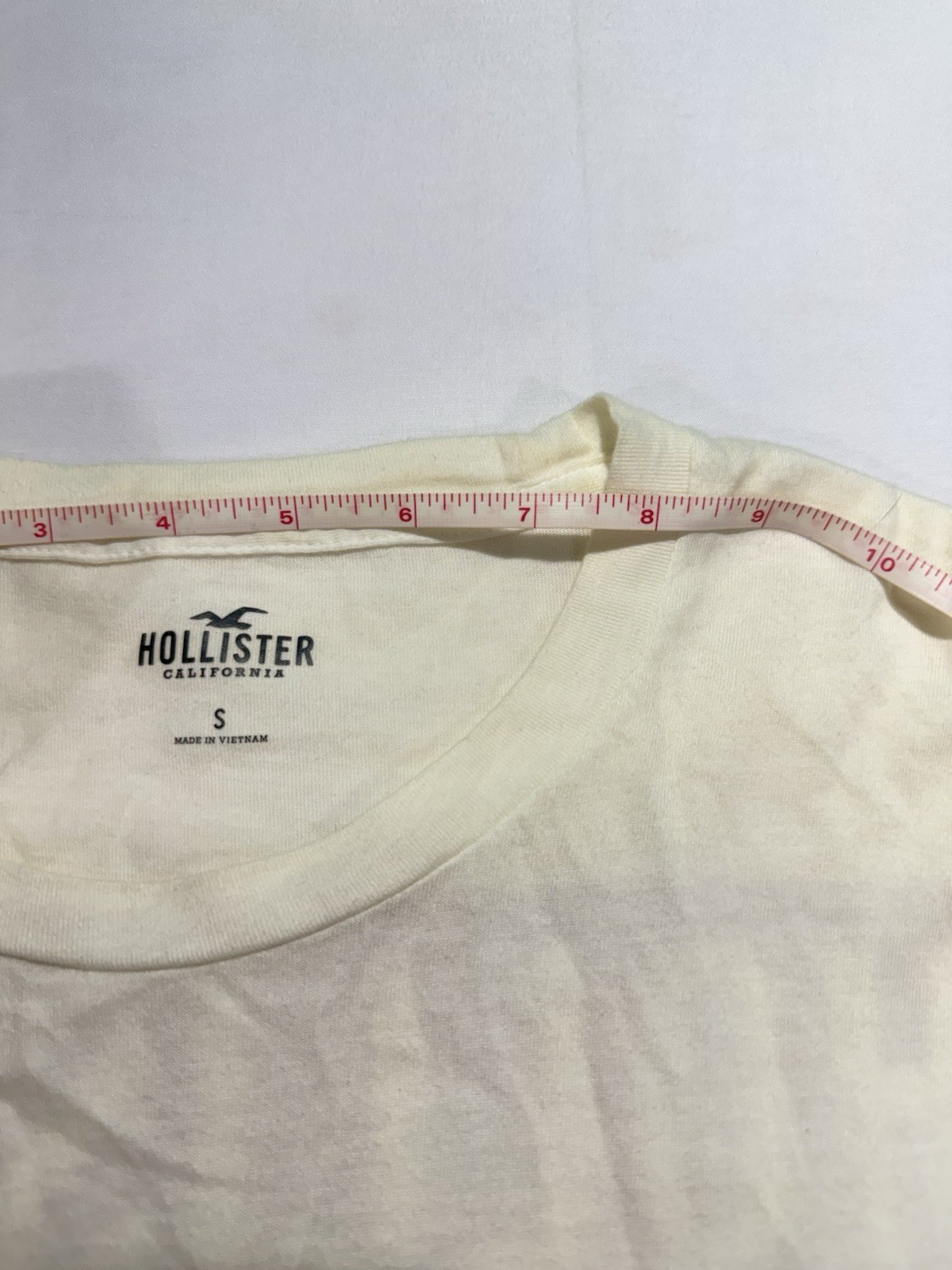 Hollister Men's Curved-Hem Graphic Long-Sleeve Tee Off-White Cream Color Size S gallery