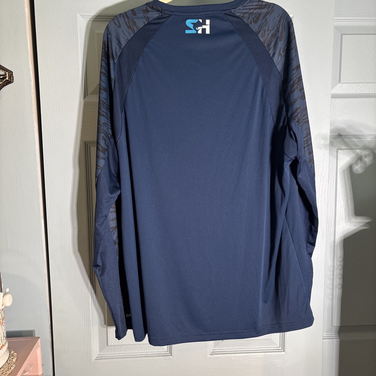 Salty Hooligan Offshore Pursuit Crew Long Sleeve Microfiber Shirt Sz 2XL gallery