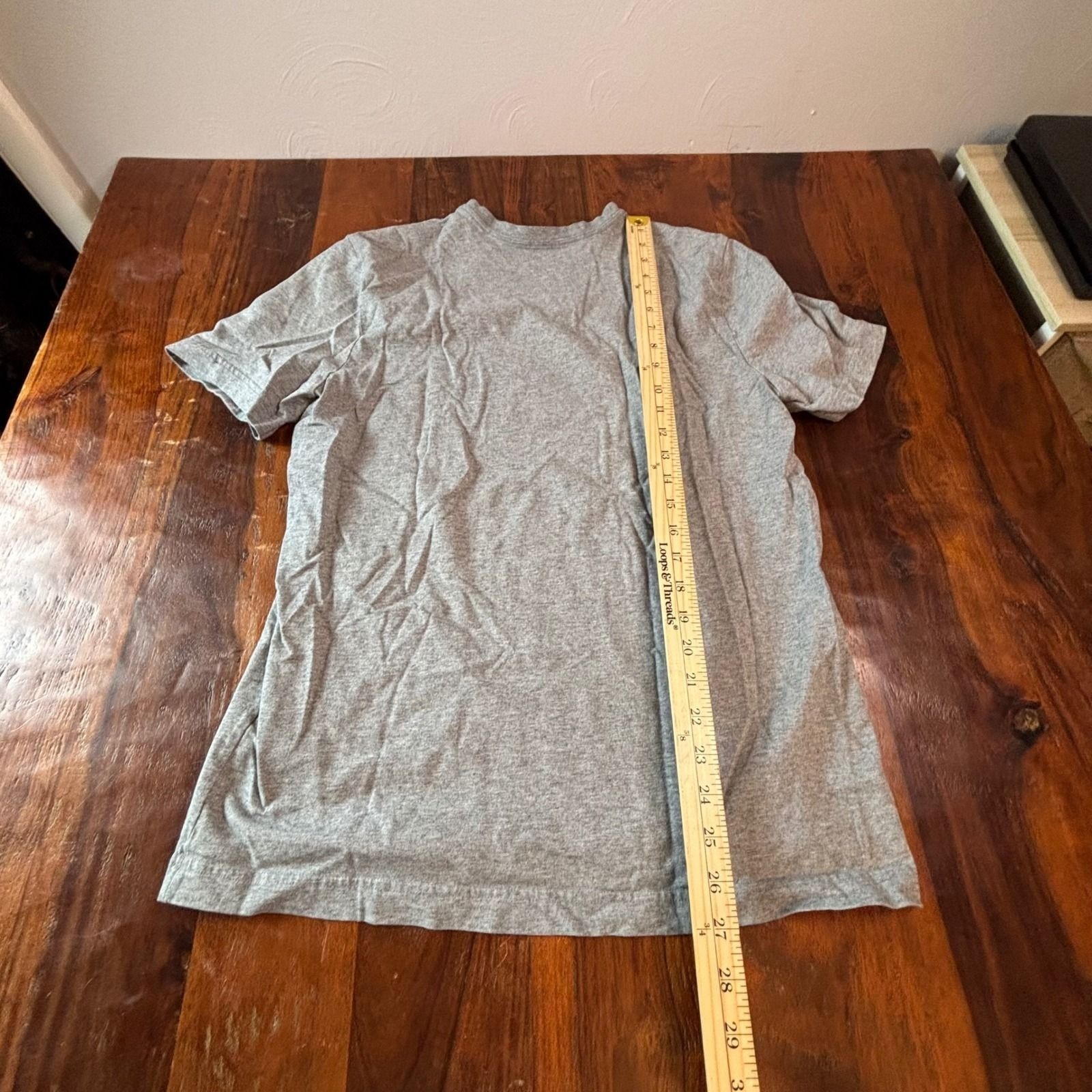 Banana Republic Mens Authentic Tee Grey V-Neck 100% Supima Cotton Large gallery