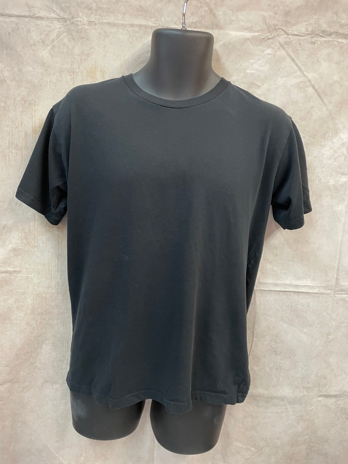 Uniqlo Men's Black T-Shirt Short Sleeve Size M gallery