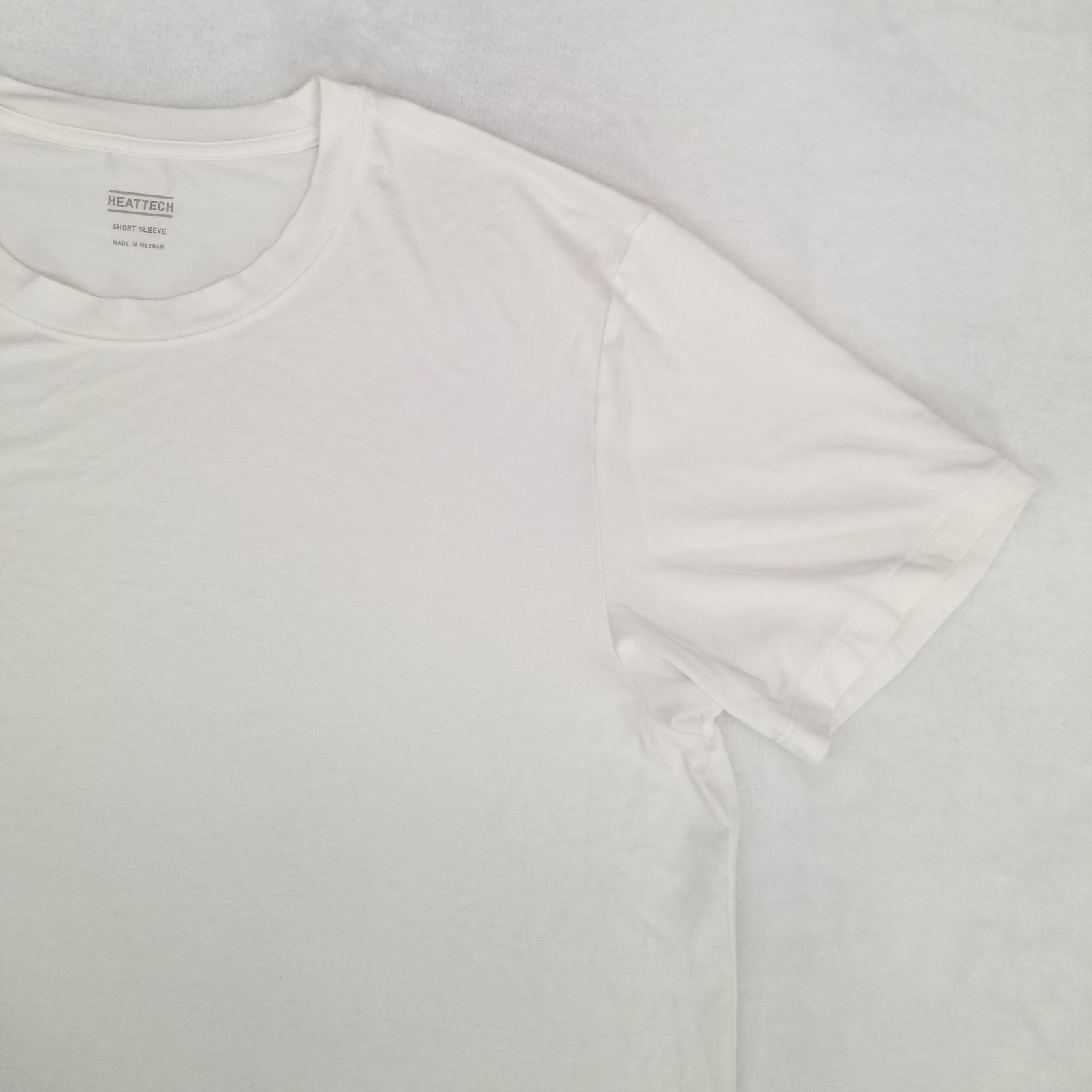 Uniqlo Heattech Men's Large White T-Shirt Short Sleeve Crewneck Classic Casual gallery