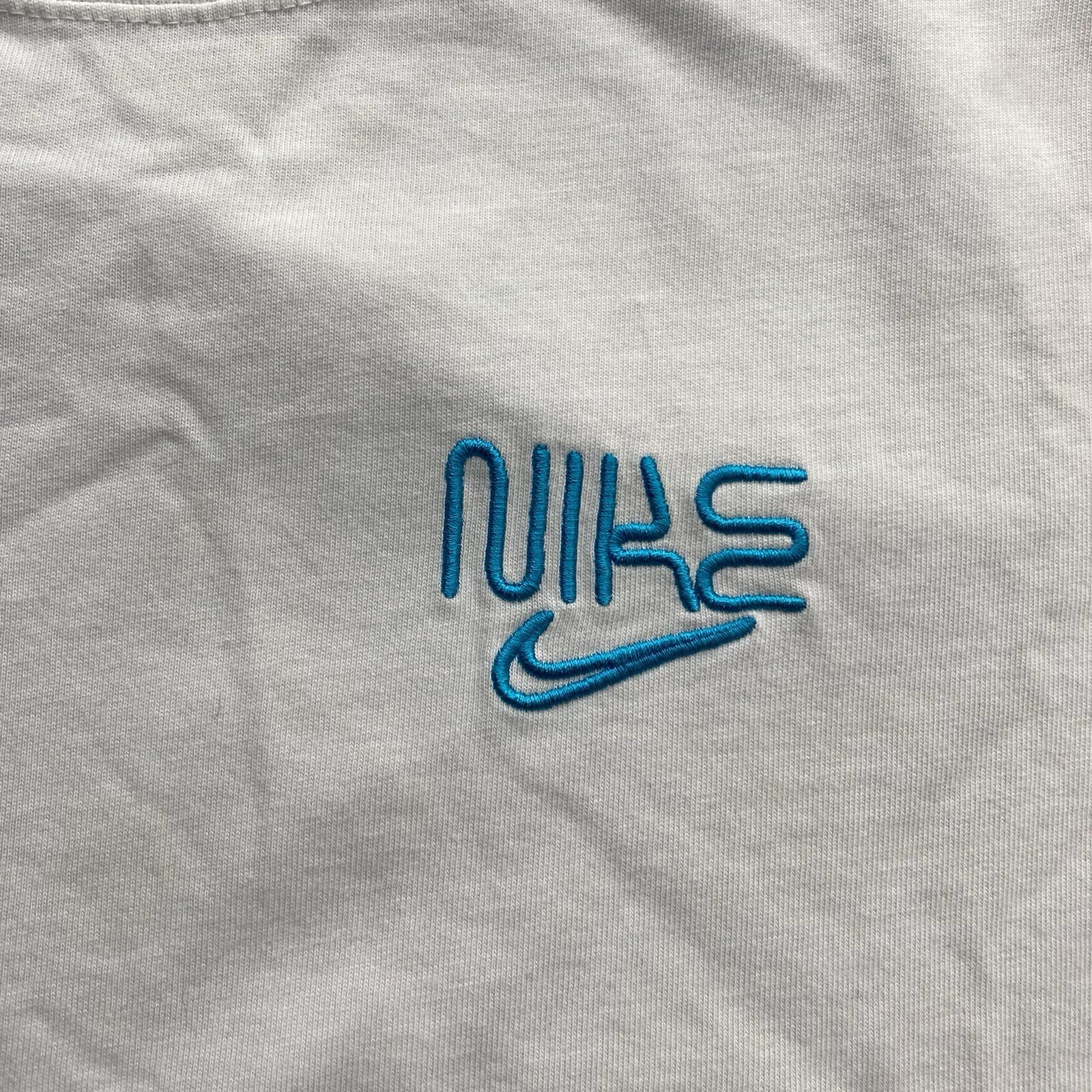 Nike Basketball Miami Exploration T-Shirt White Neon Blue Embroidered Mens M gallery
