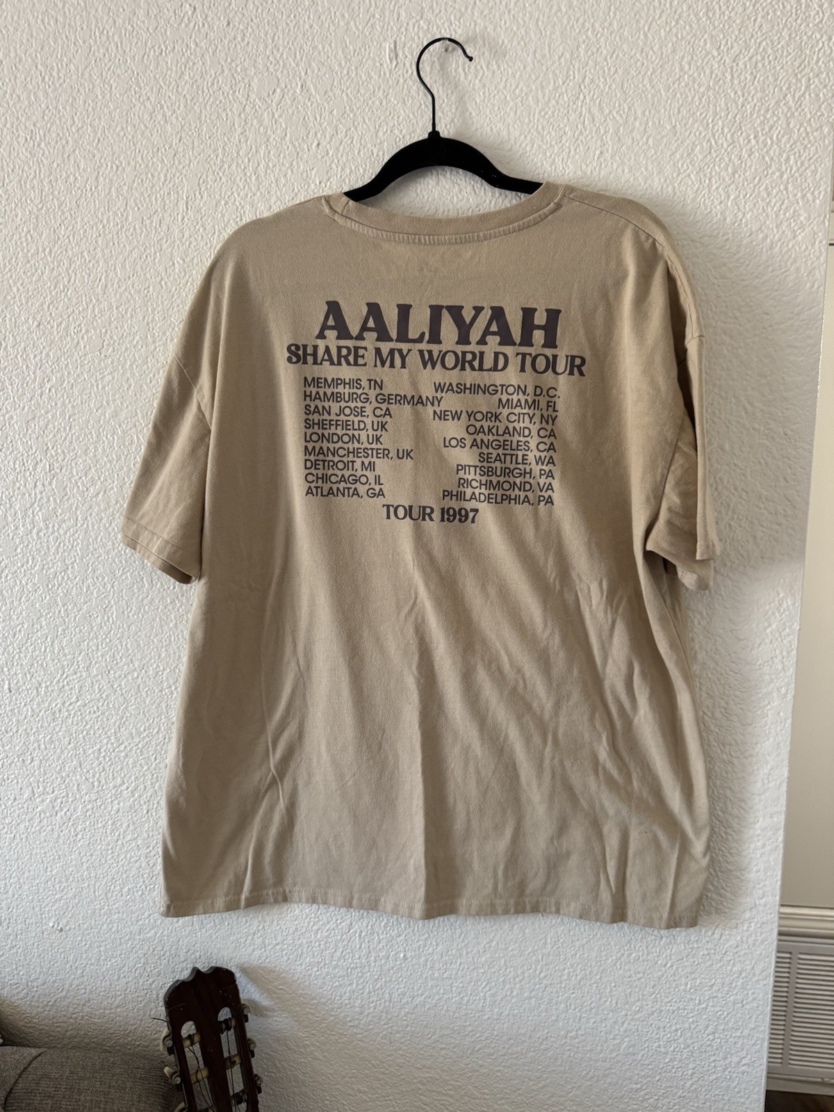 Aaliyah Share My World Tour 1997 Double-Sided Beige Graphic T-Shirt XL gallery