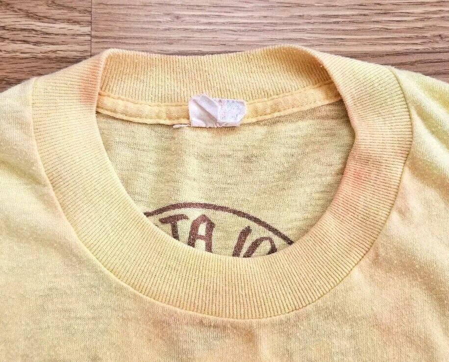Vintage 70s Chocolate Hole In The Wall Barefoot Construction Humor T-Shirt L SS gallery