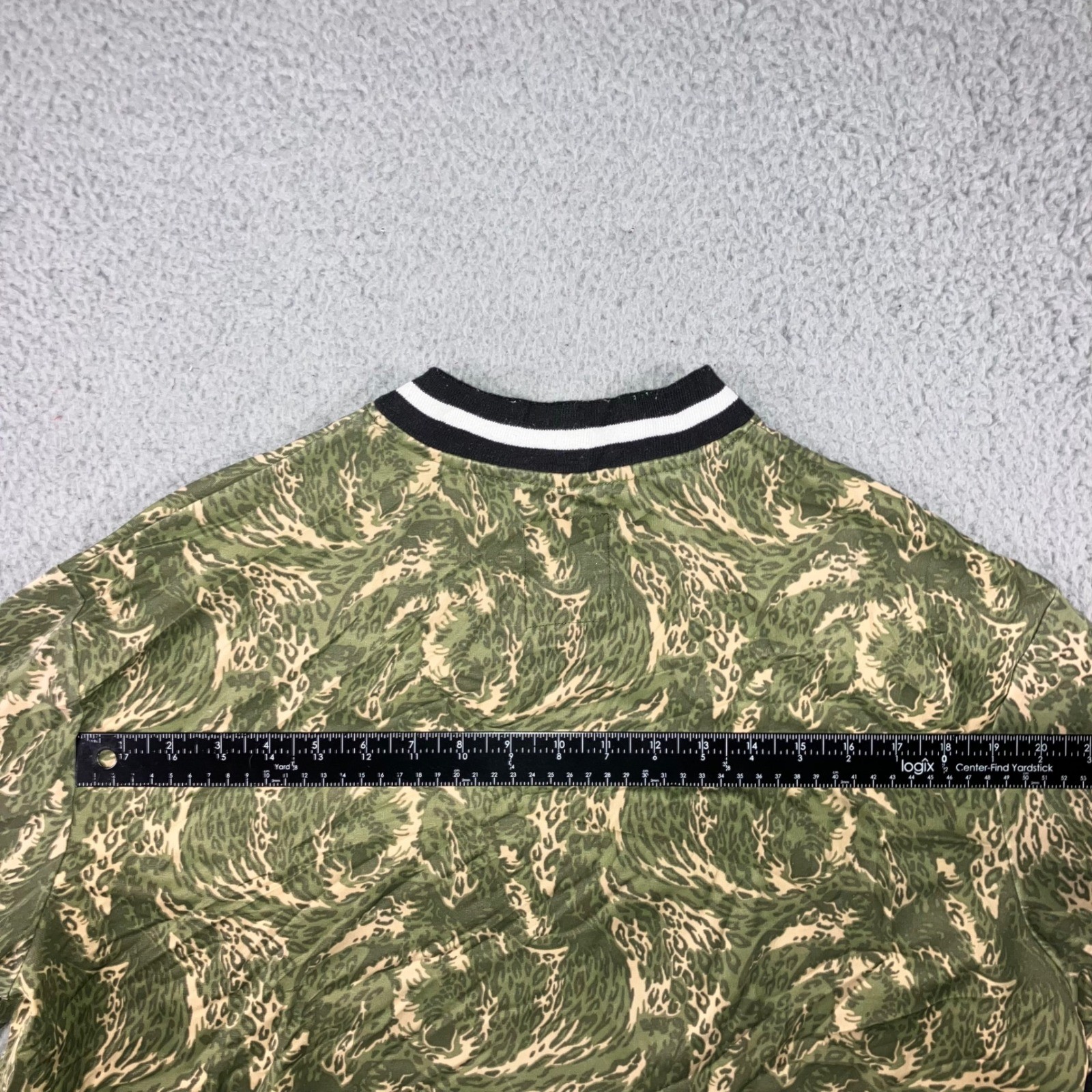 Ecko Unltd Jersey Shirt Men XL Green Camo Tiger Stripe V-Neck Y2K Gorpcore Vtg gallery