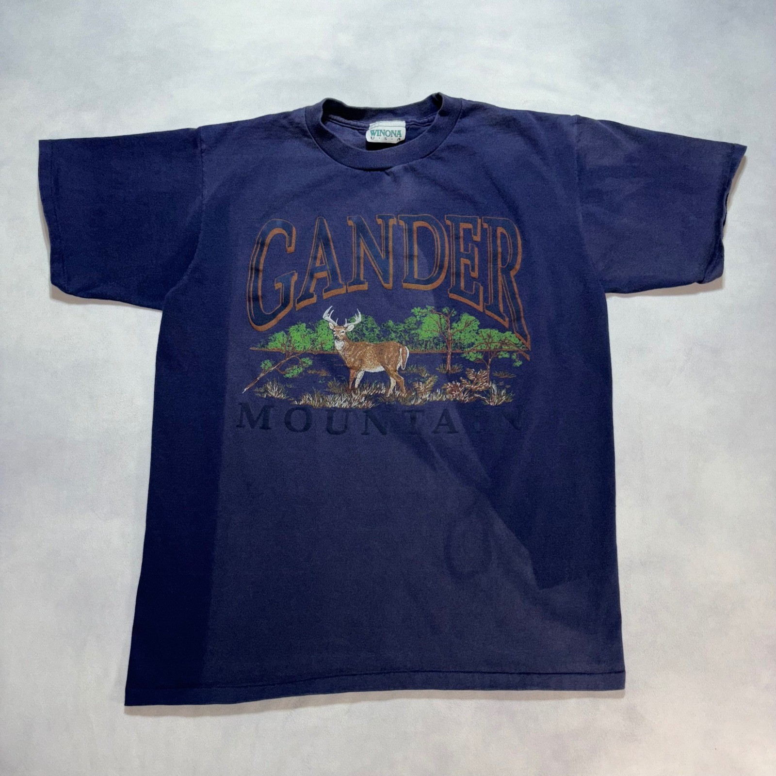 Vintage 90's Gander Mountain Deer T-Shirt M Sun Faded Single Stitch Made in USA gallery