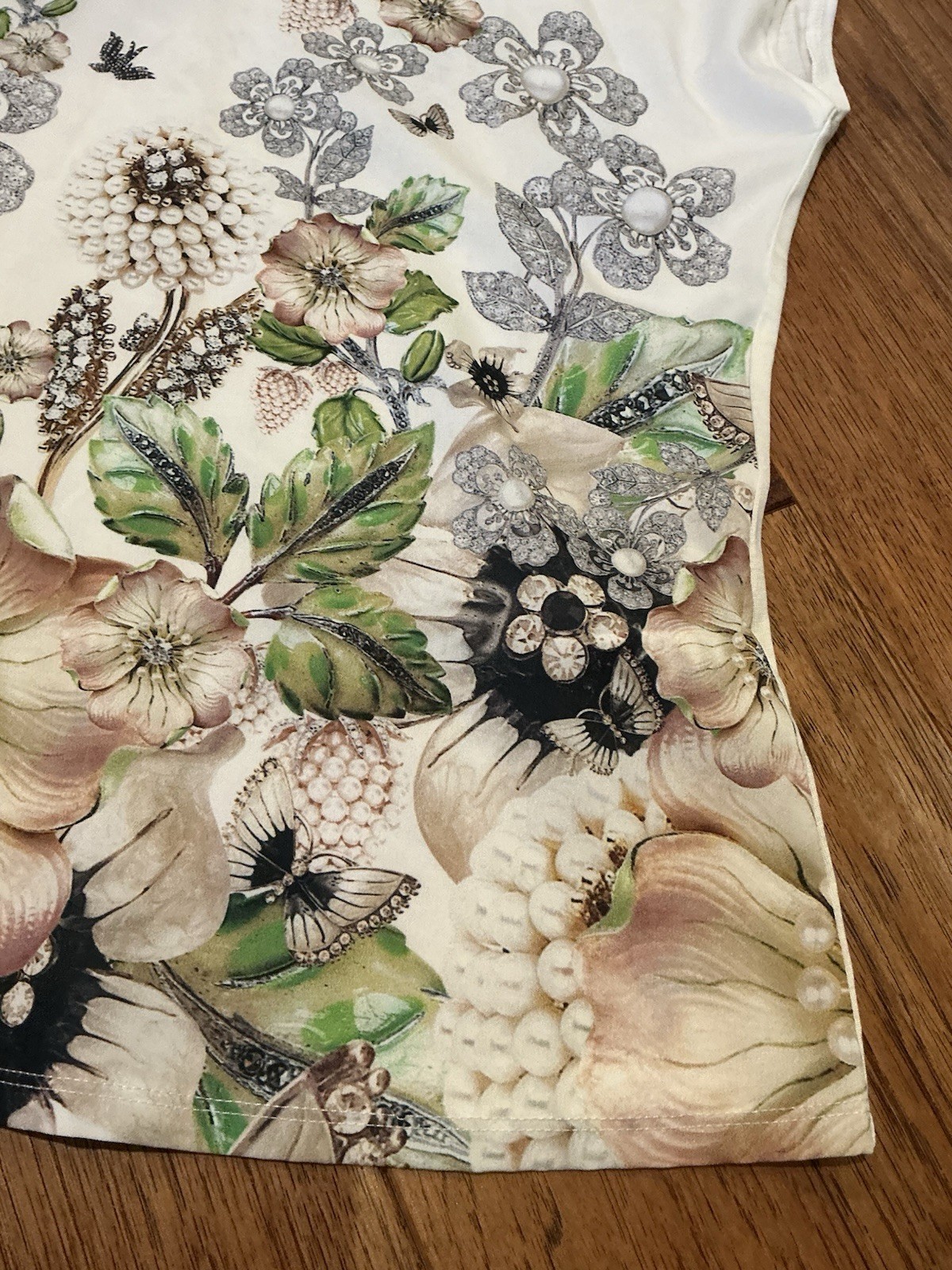 Ted Baker London Gem Garden Floral Fitted Tee Shirt Ivory Woman's Size 2, Small gallery
