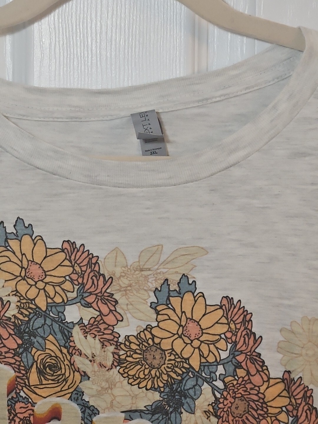 Next Level Apparel Women's Short Sleeve T-Shirt 3XL MAMA Floral Print gallery