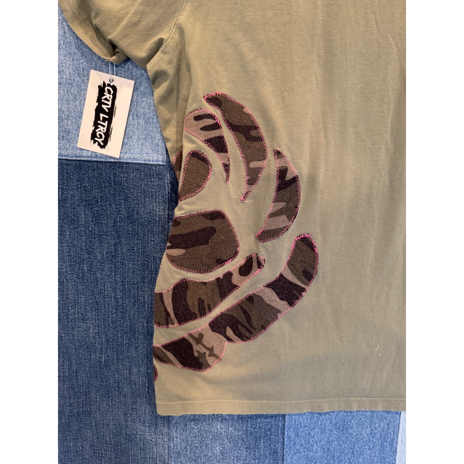 CRTV LTRCY Upcycled Moth Block Print Patchwork T-Shirt XL Olive Pink Camo gallery