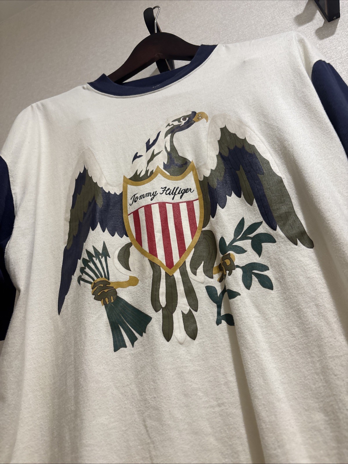 Vintage 90s Tommy Hilfiger Patriotic Eagle Crest Ringer T-Shirt White Blue Red L gallery
