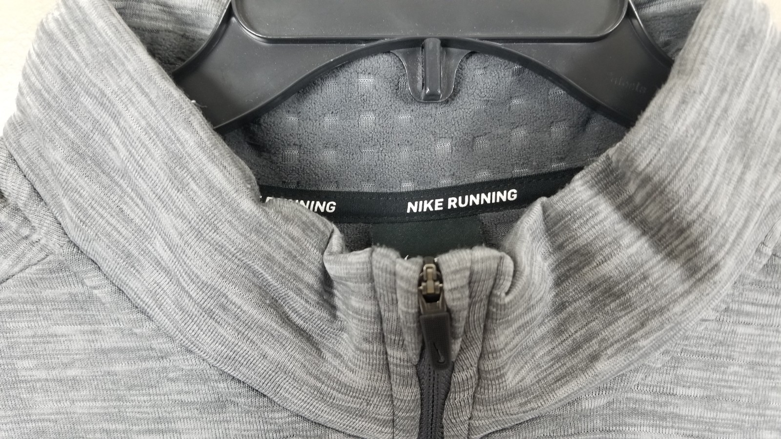 NIKE SPHERE ELEMENT RUNNING TOP SHIRT 1/4 ZIP GREY SILVER 504606-068 (SIZE 2XL) gallery