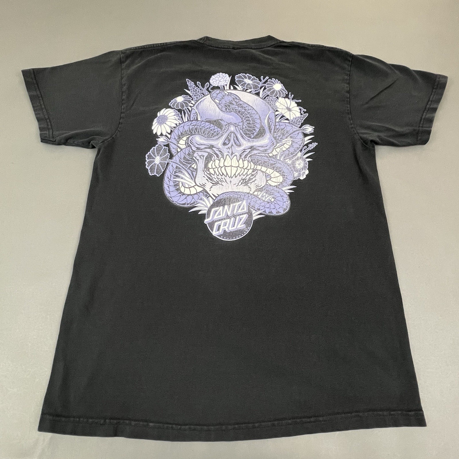 Santa Cruz Skateboards T shirt Men Size Medium Skull Snake Black Floral gallery