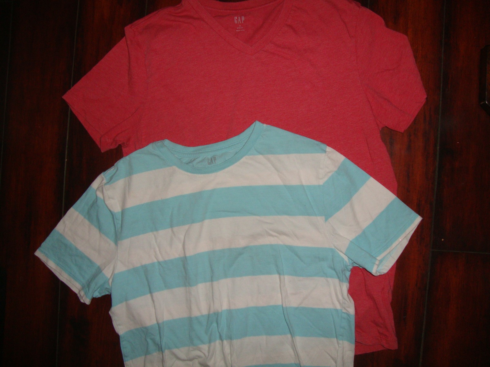 Men’s GAP Medium T-shirts 1 blue mix 1 salmon color BARELY WORN LOW START PRICE!