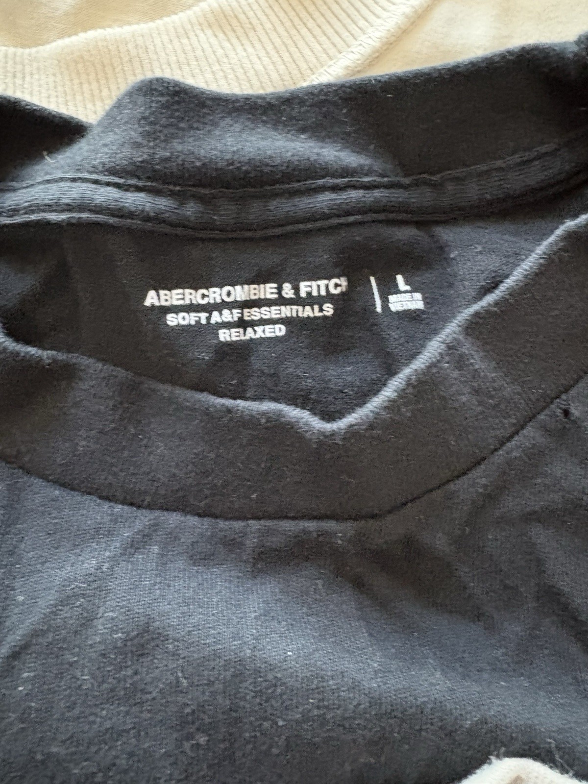 Abercrombie & Fitch Essentials Relaxed T-Shirt 3 Pack and 1 Premium Cropped Tee gallery
