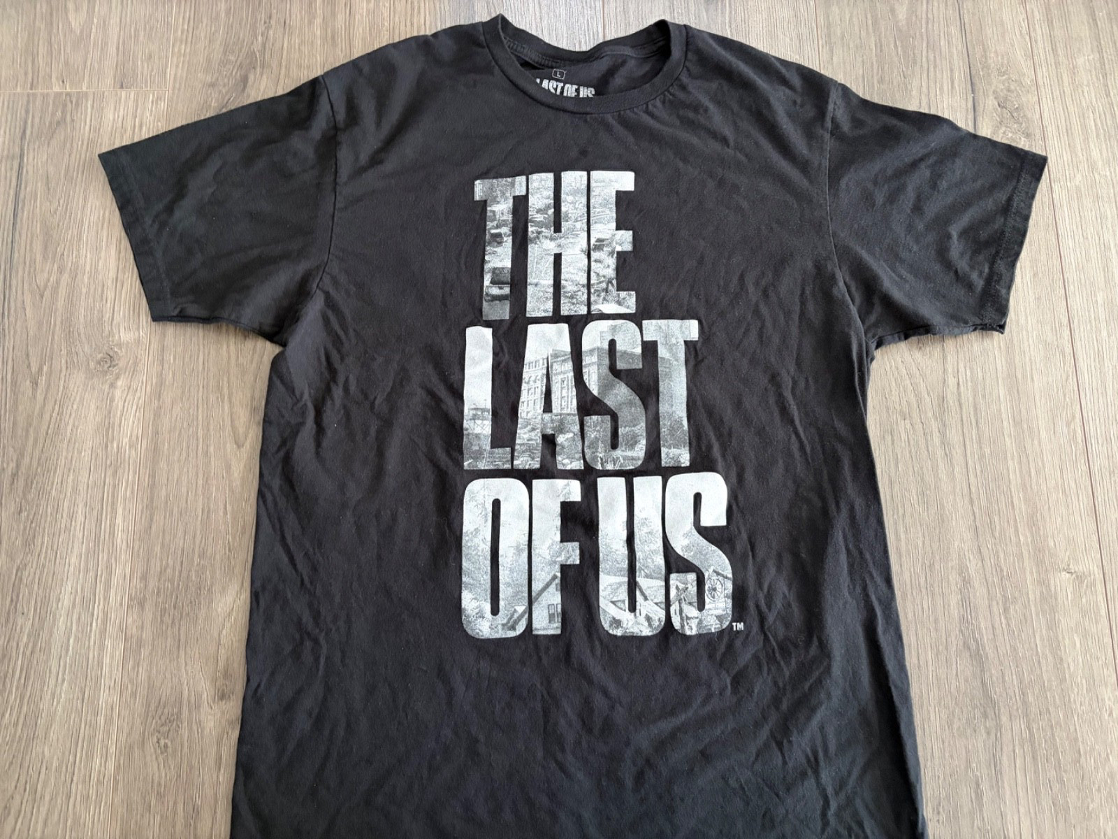 The Last Of Us T Shirt Large NAUGHTY DOG Video Game (Damaged/See Description) gallery